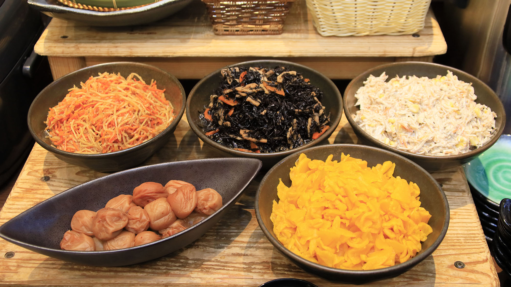 【千年の宴】朝食は6:30から10:00まで約50種類のバイキングをお楽しみいただけます！