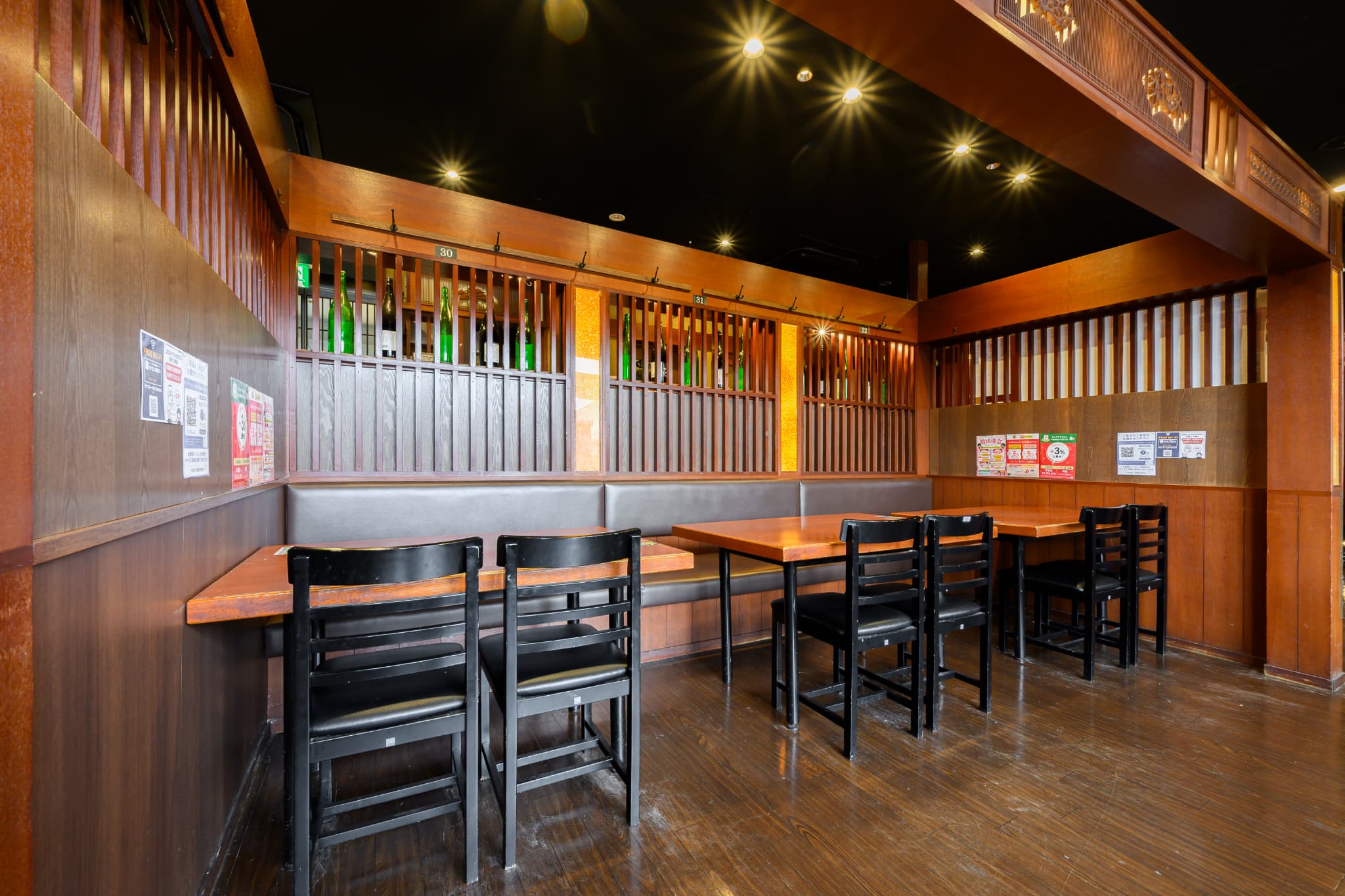 一人でも家族でも快適な店内
