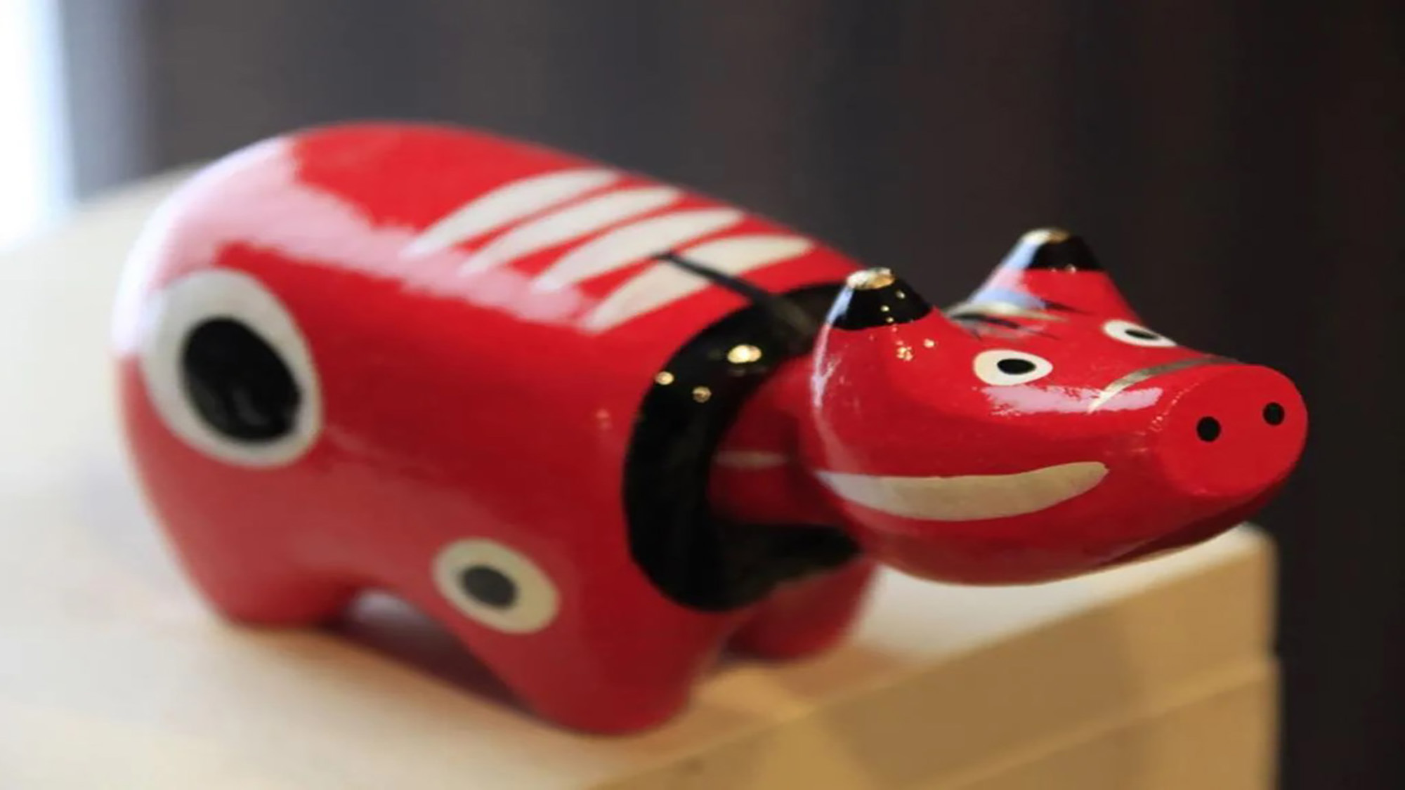 福島県、会津地方の伝統工芸あかべこが、館内のどこかでお待ちしています