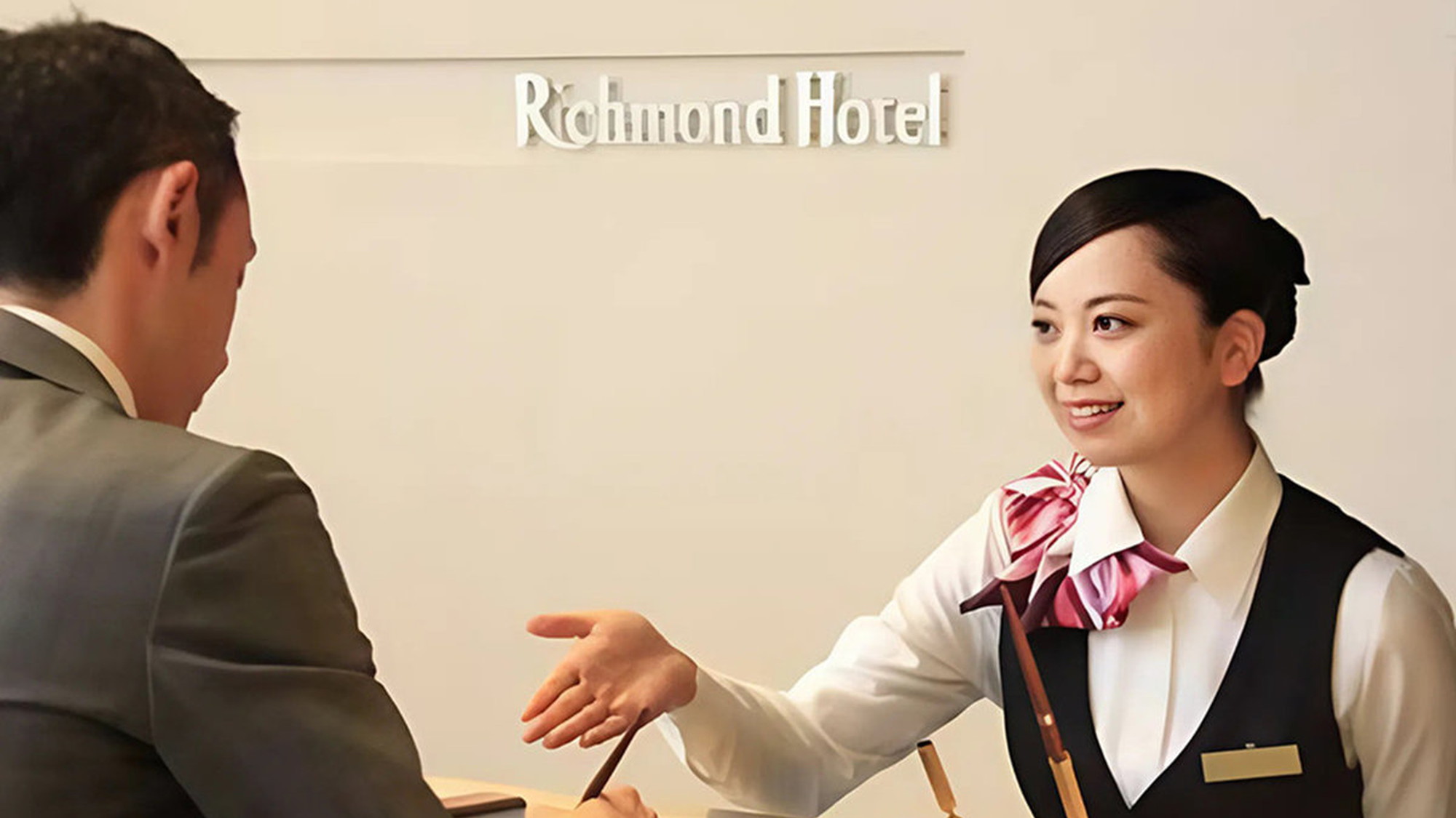 【フロント】フロントにてリッチモンドクラブへのご入会を承ります。