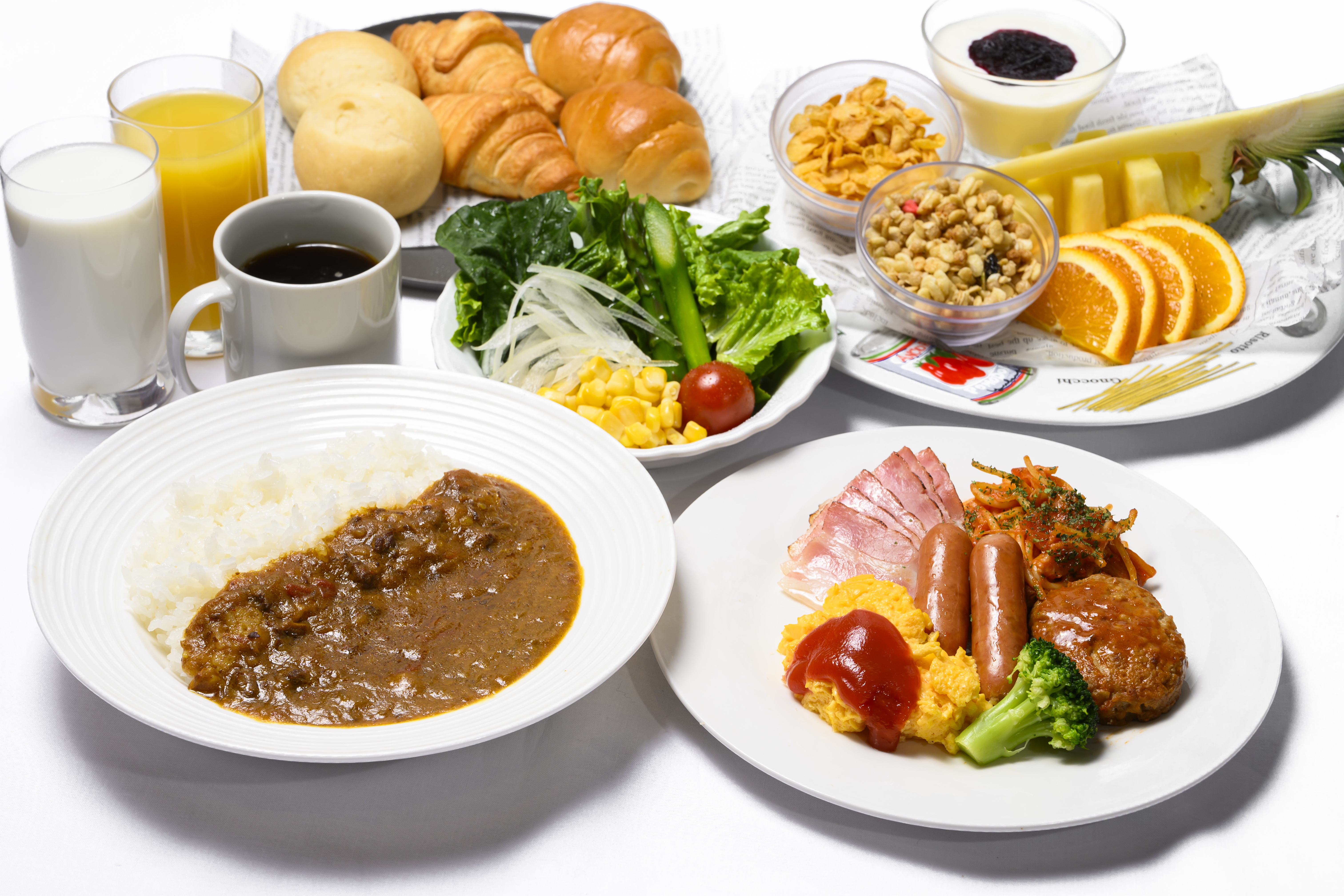パンやカレーなど、洋食派のお客様も大満足の品揃え。海外の方やも安心してお楽しみいただけます。