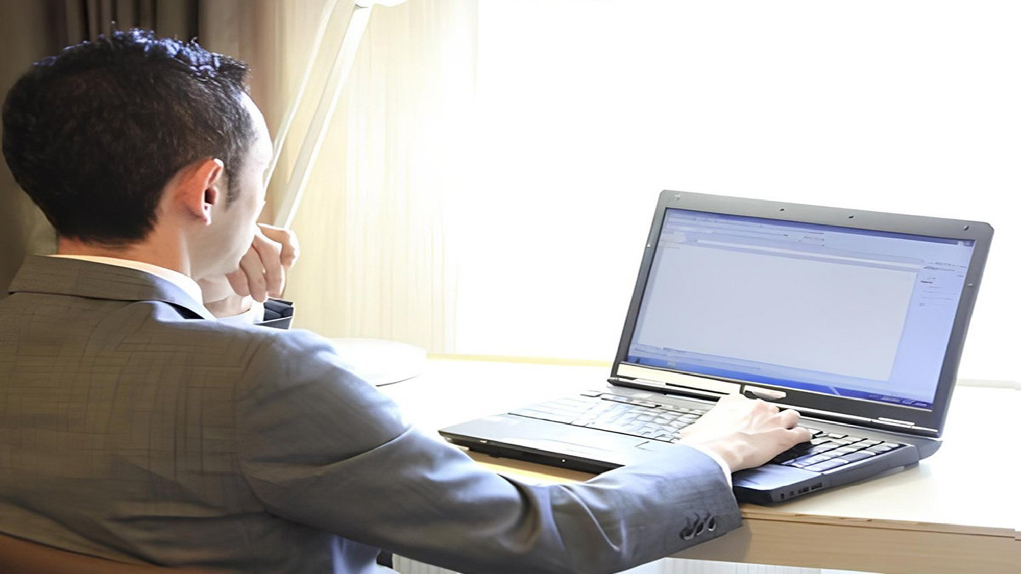 【シングル・ダブルルーム】18.3平米・154cm幅ダブルベッド1台