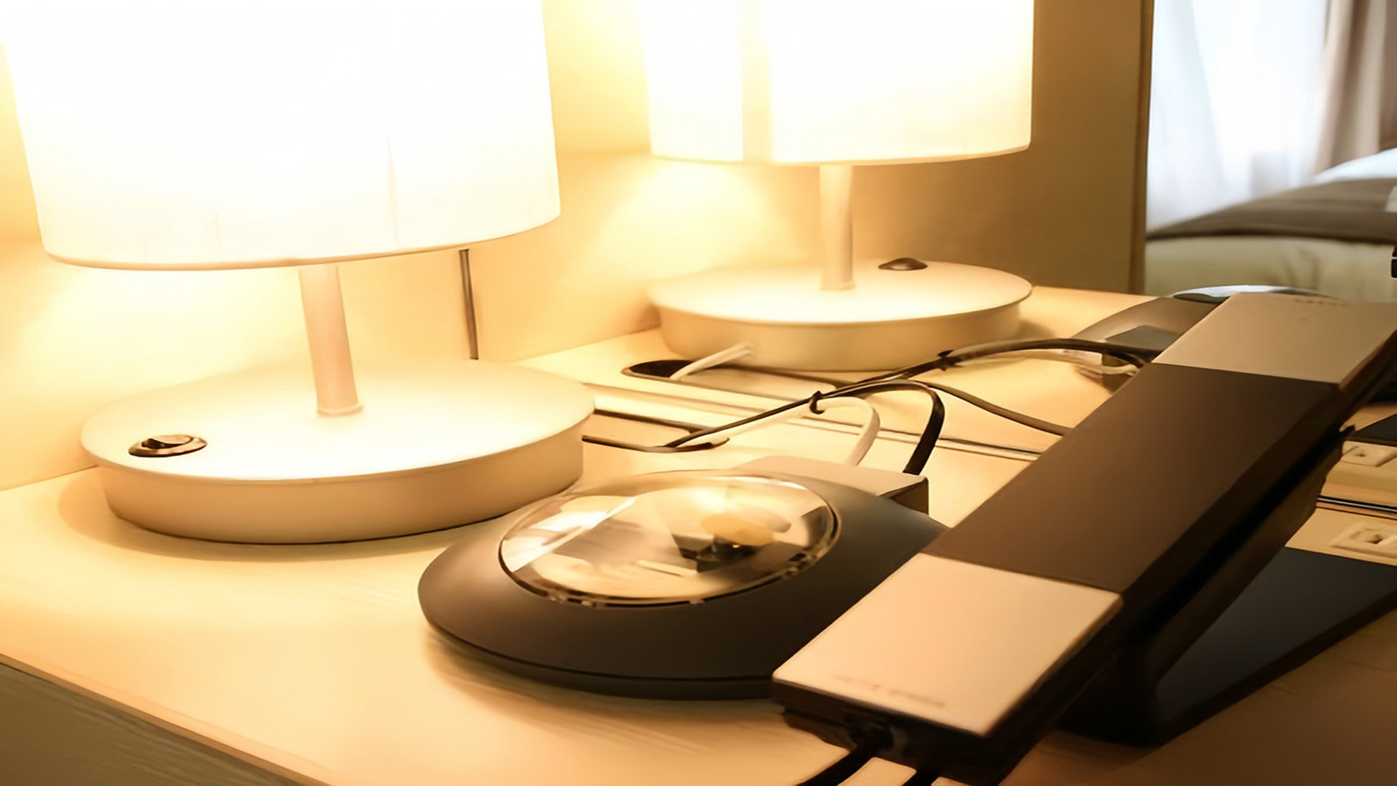 【ユニバーサルルーム】お部屋に電話がきたら、光でお知らせ致します。