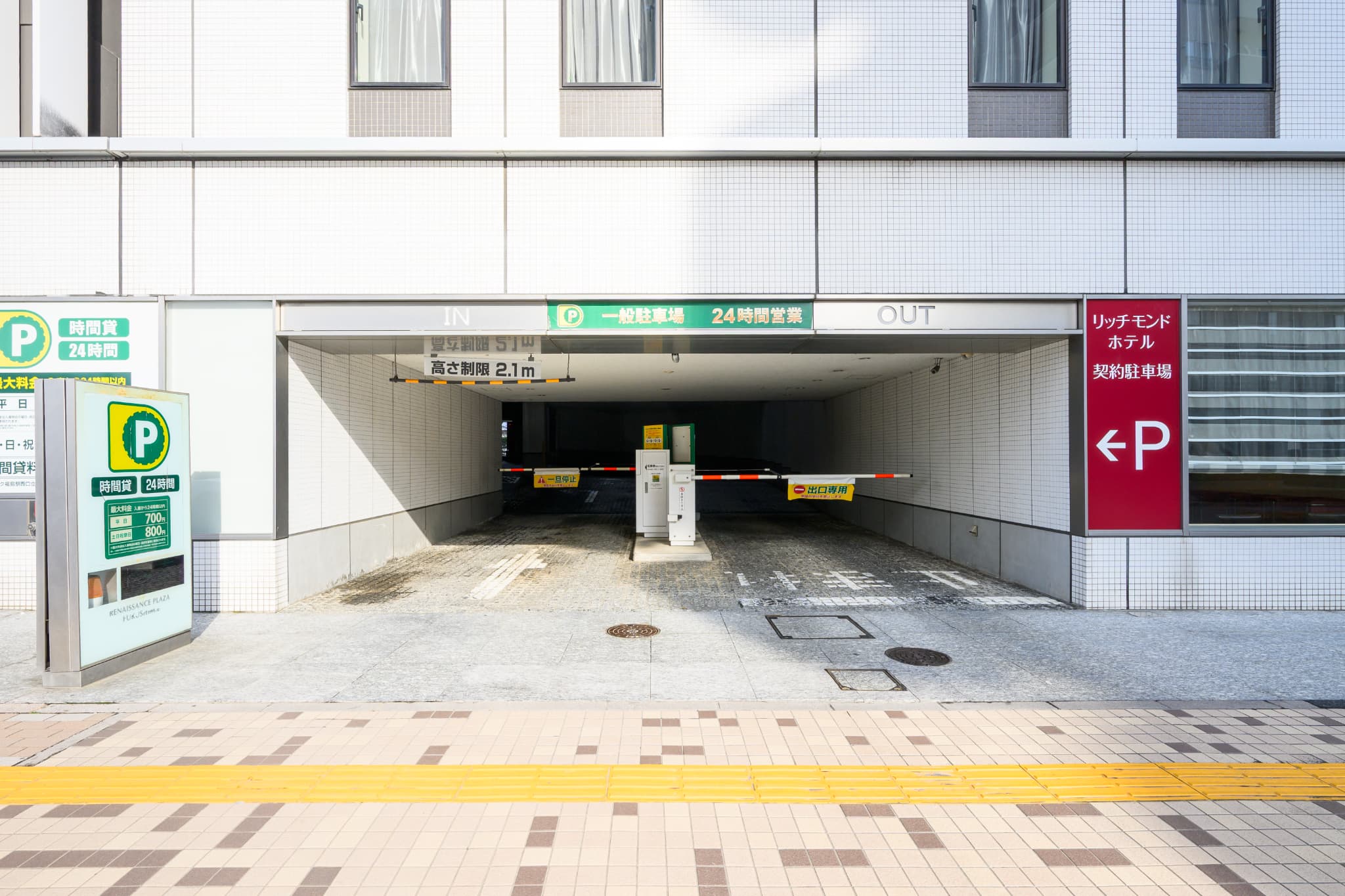 ホテル敷地内の提携駐車場で､お荷物が多い際も最短距離でフロントまでご移動いただけます｡