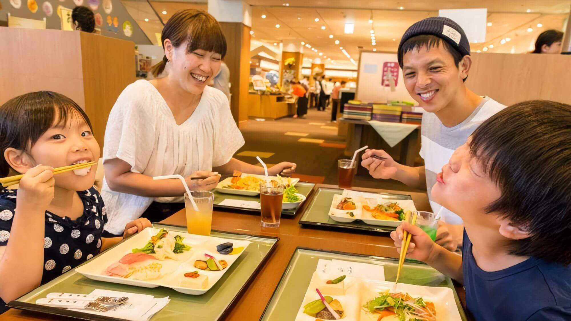 ◆夕食は約50種類、朝食は和洋約40種類！たくさん食べて、いっぱい遊んでください