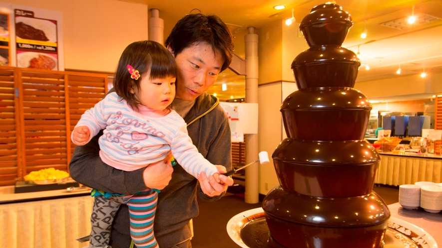 ◆夕食のデザート　チョコレートファウンテンはお子様に大人気★