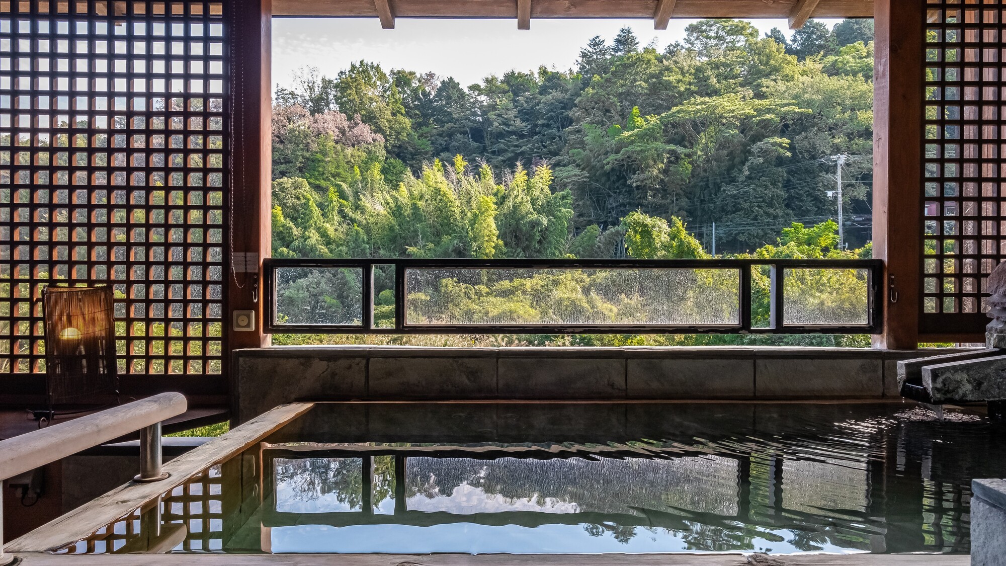 【Ｇタイプ：漱石】広々した和室に、川のせせらぎや山々が見渡せる絶景の露天風呂