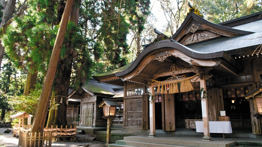 高千穂神社までは徒歩3分です。いつでも開門してるので早朝参拝がおすすめ！