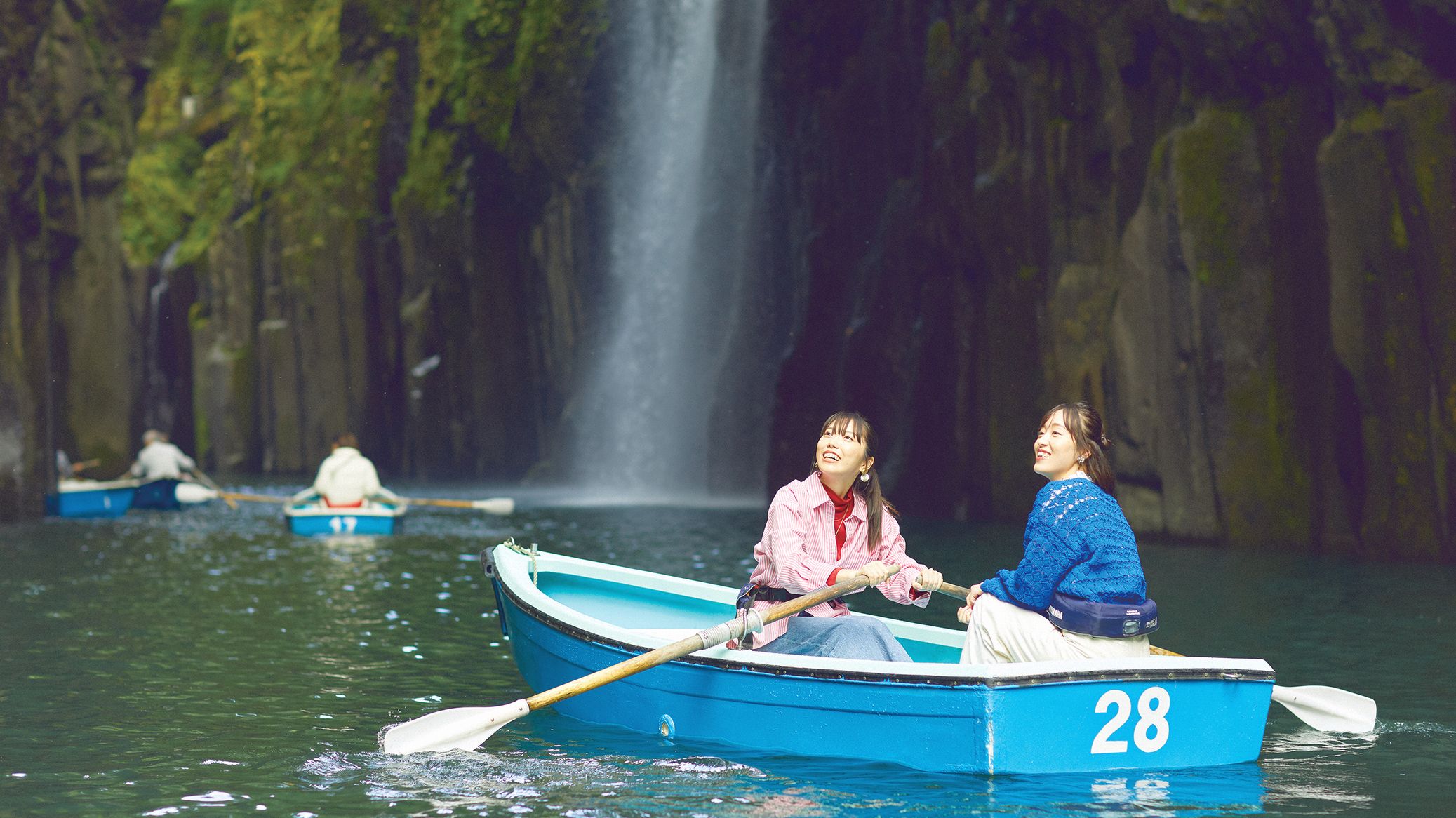 いろんな緑と青、神さまたちの物語に囲まれて、心と体がととのっていきます♪