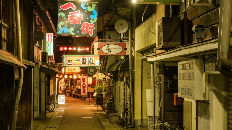 *【一番街】たくさんの居酒屋やスナックがあります