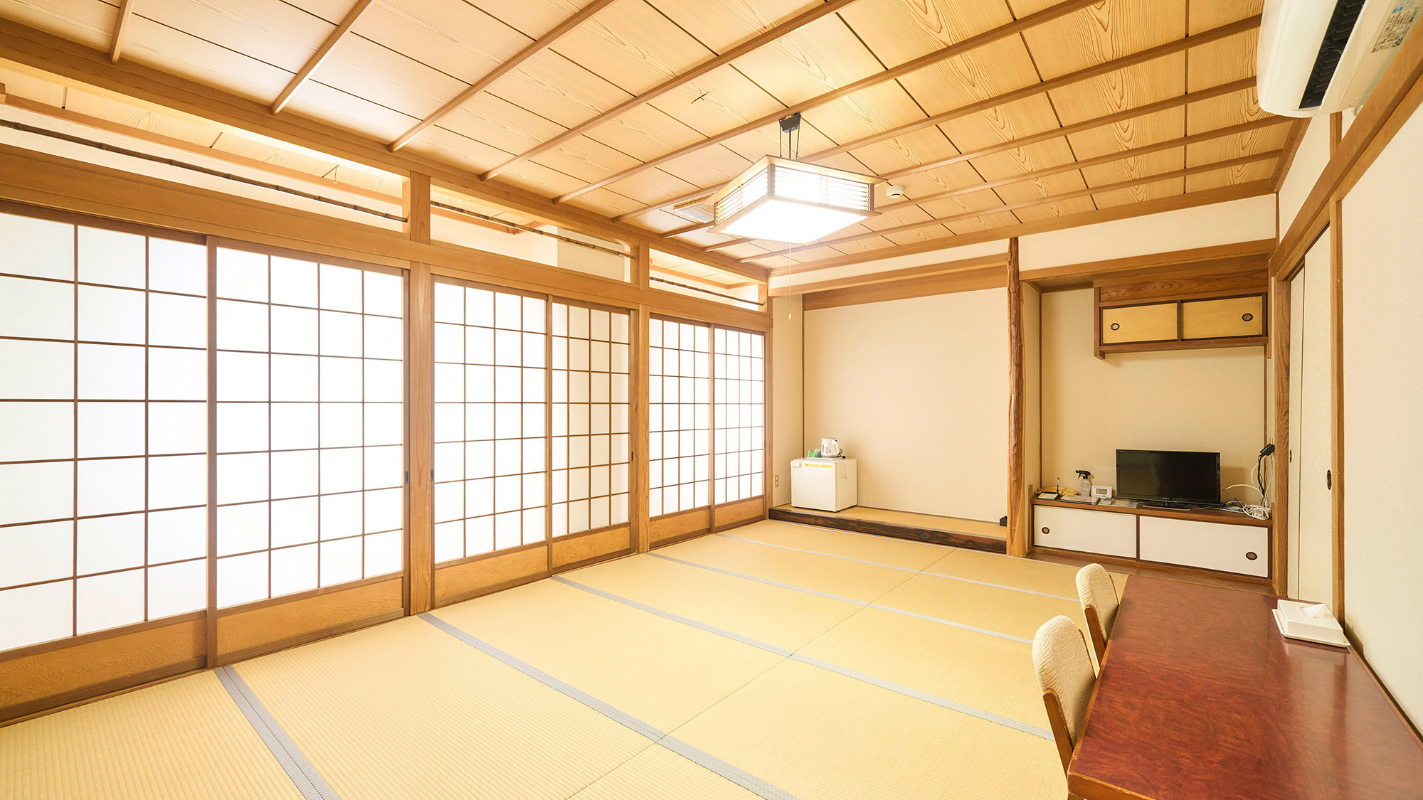 【5〜6名様】和室12畳　バス・トイレ付き（喫煙）