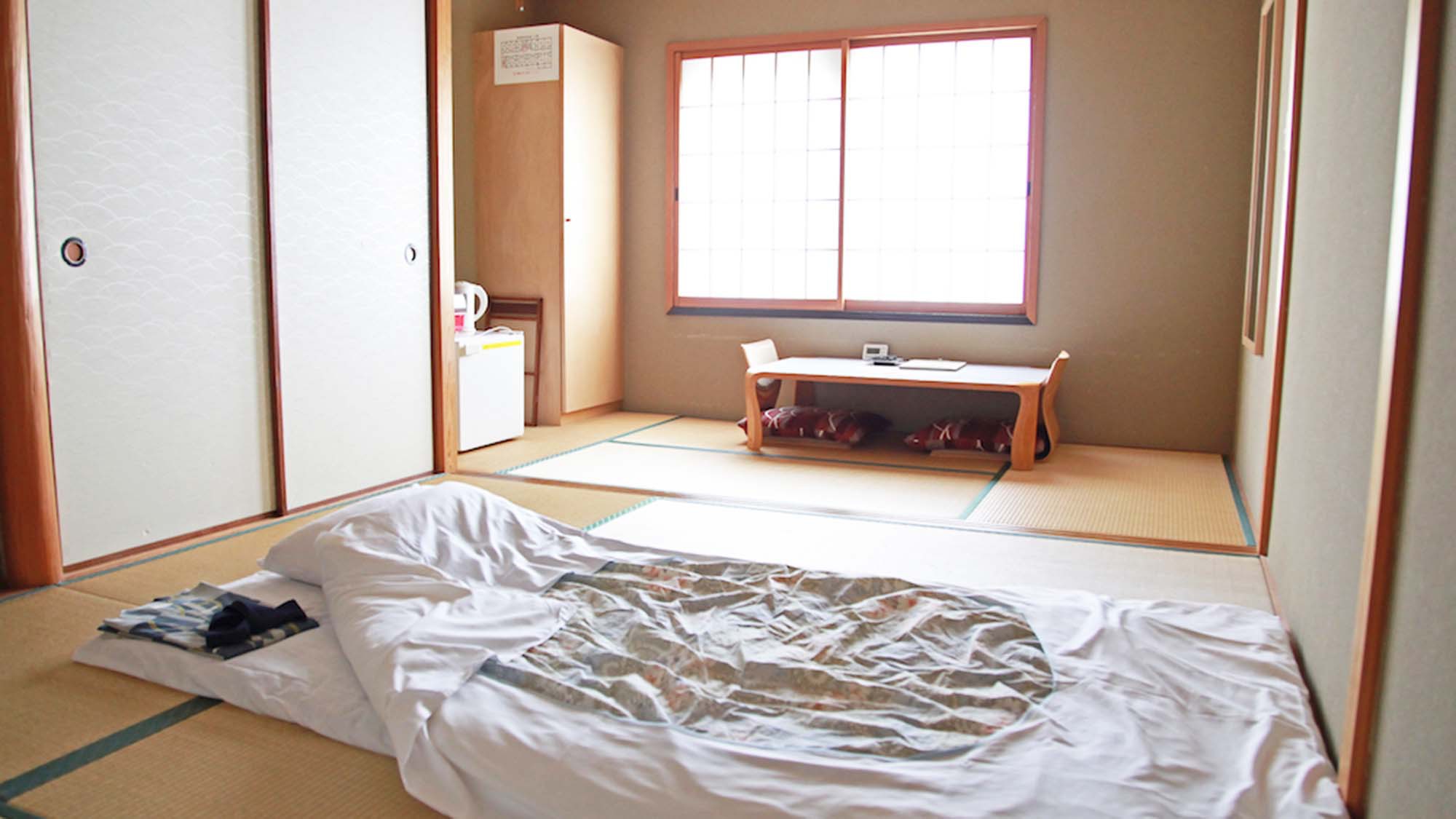 【3〜4名様】二間続き和室10畳　バス・トイレ付き（喫煙）