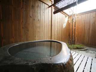 客室の露天風呂の一例