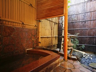 麗藻の間（１６号室）の露天風呂