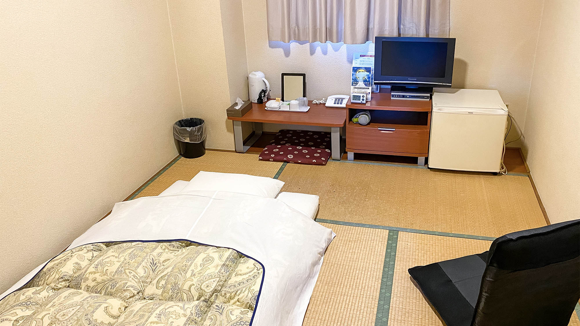 ・シングル一例：和室では、寝具は布団になります