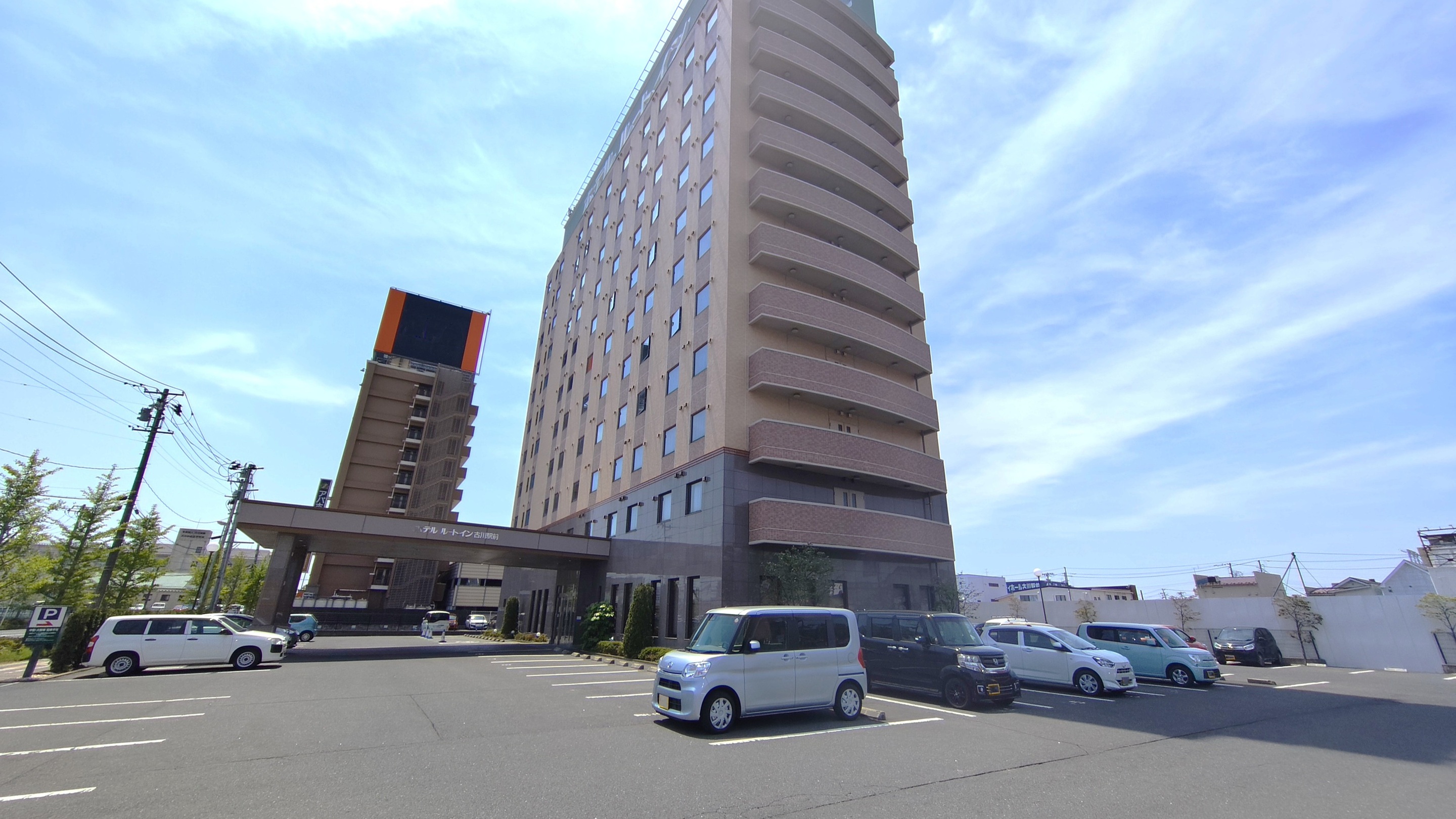 敷地内満車の場合は、提携無料駐車場をご案内致します（提携先：サンパーキング）