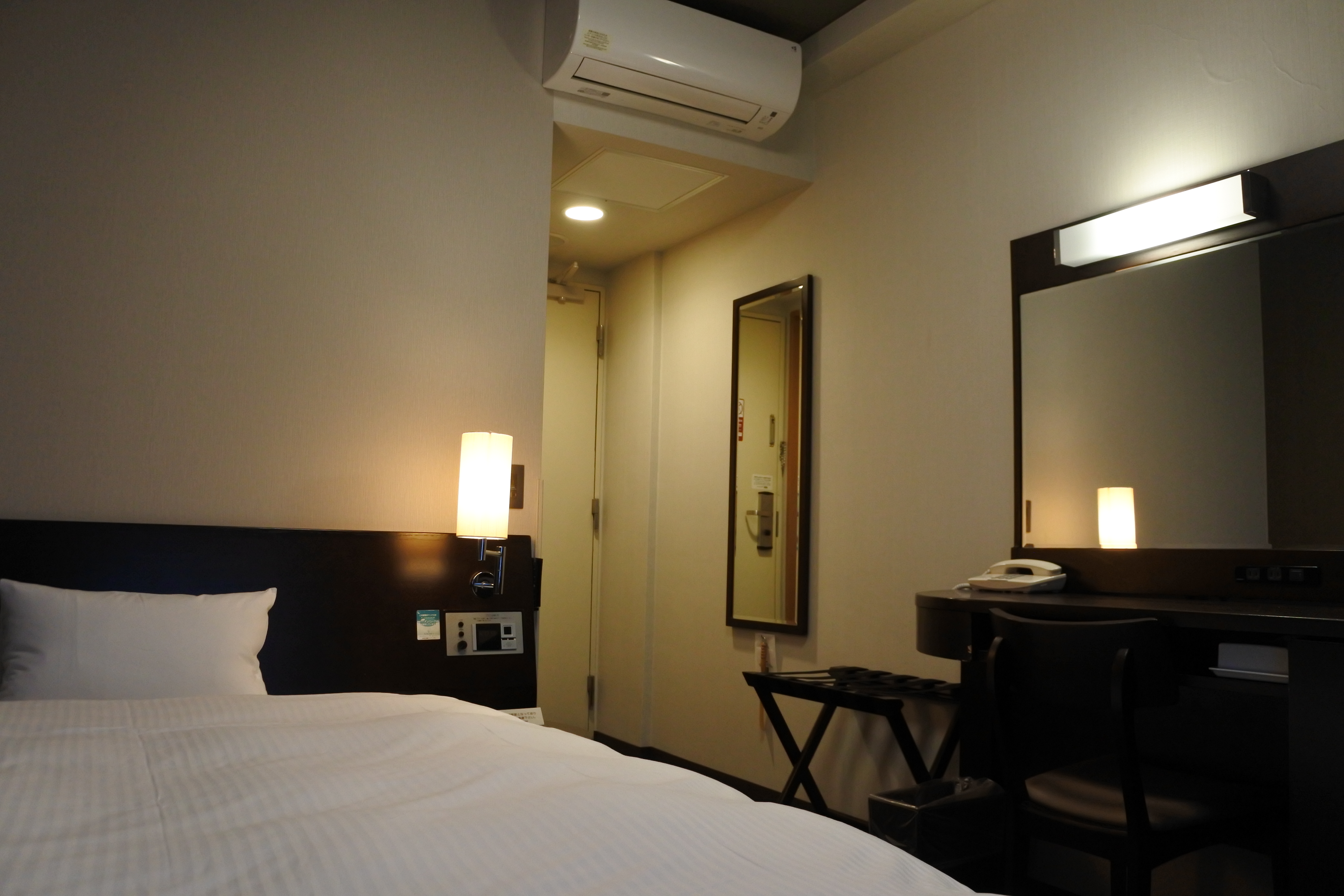 ◆コンフォートシングルルーム（ベット幅１４０ｃｍX１９６ｃｍ／お部屋の広さは１３平米）