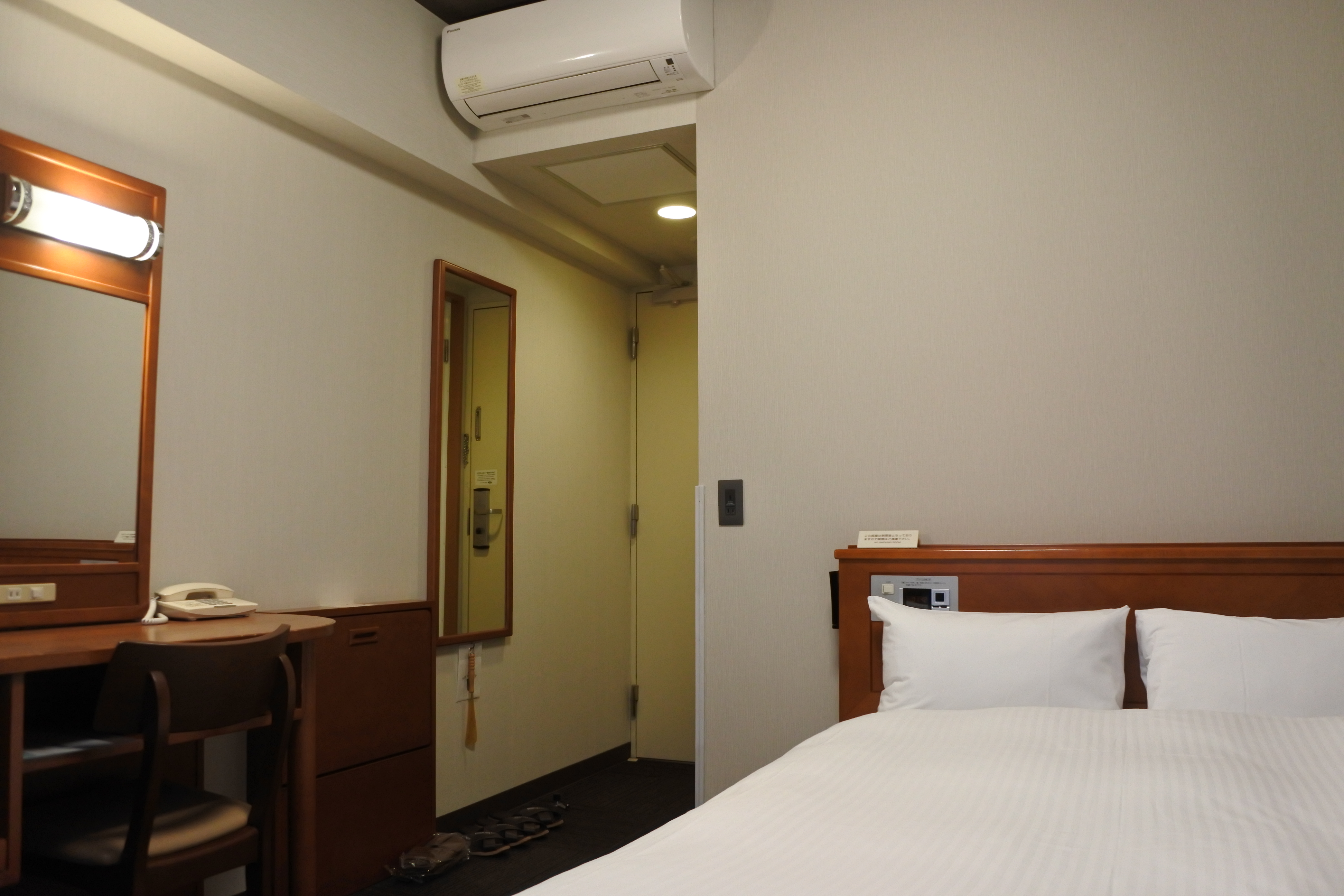 ◆セミダブルルーム（ベット幅１４０ｃｍX１９６ｃｍ／お部屋の広さは１３平米）