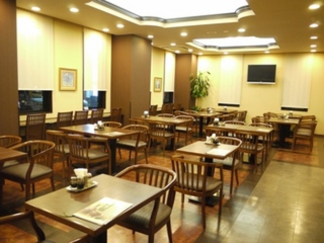 ◆レストランはゆったりとした空間です♪  朝6:30から9:00まで営業しております 