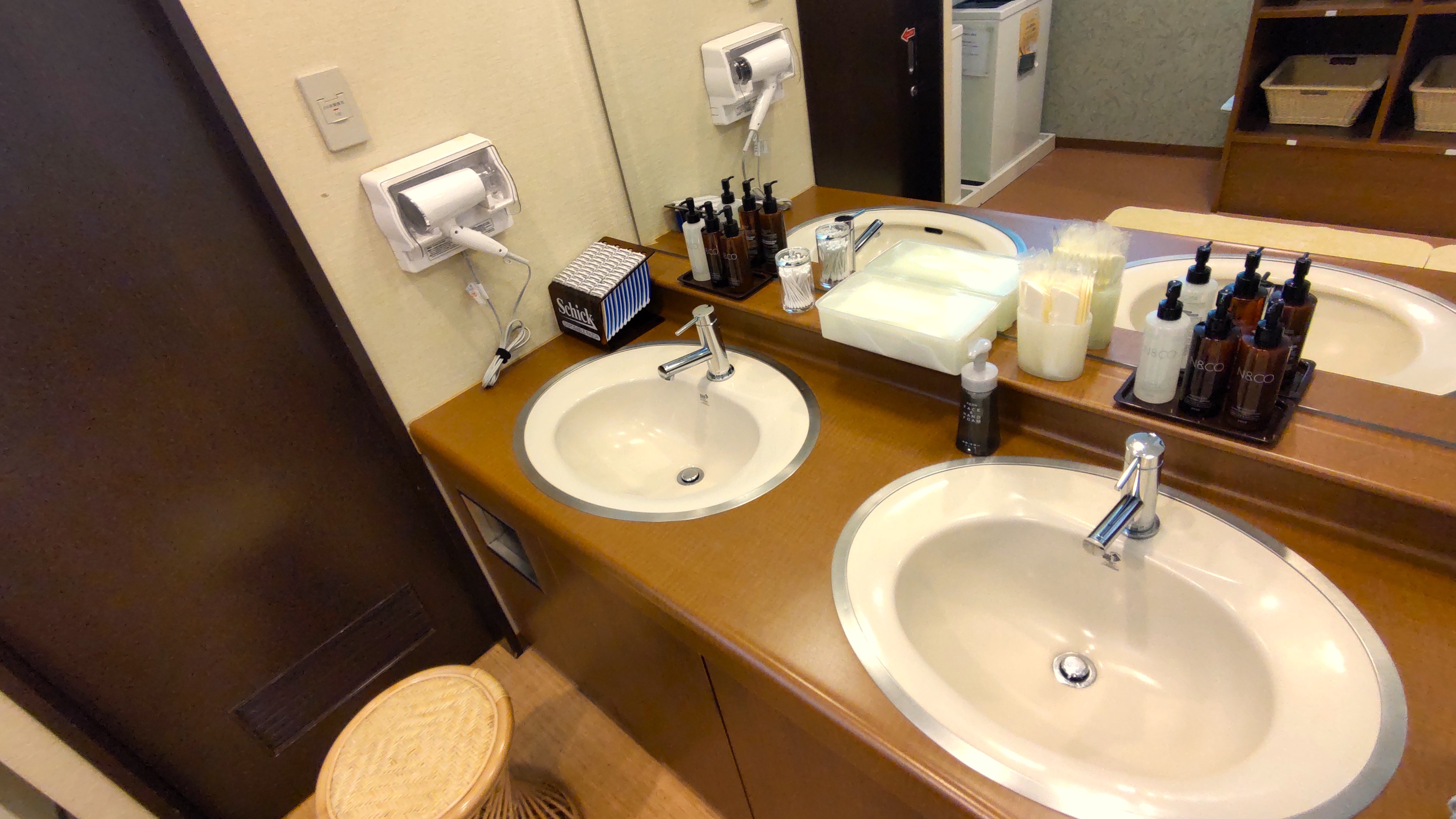 男性浴場内洗面台