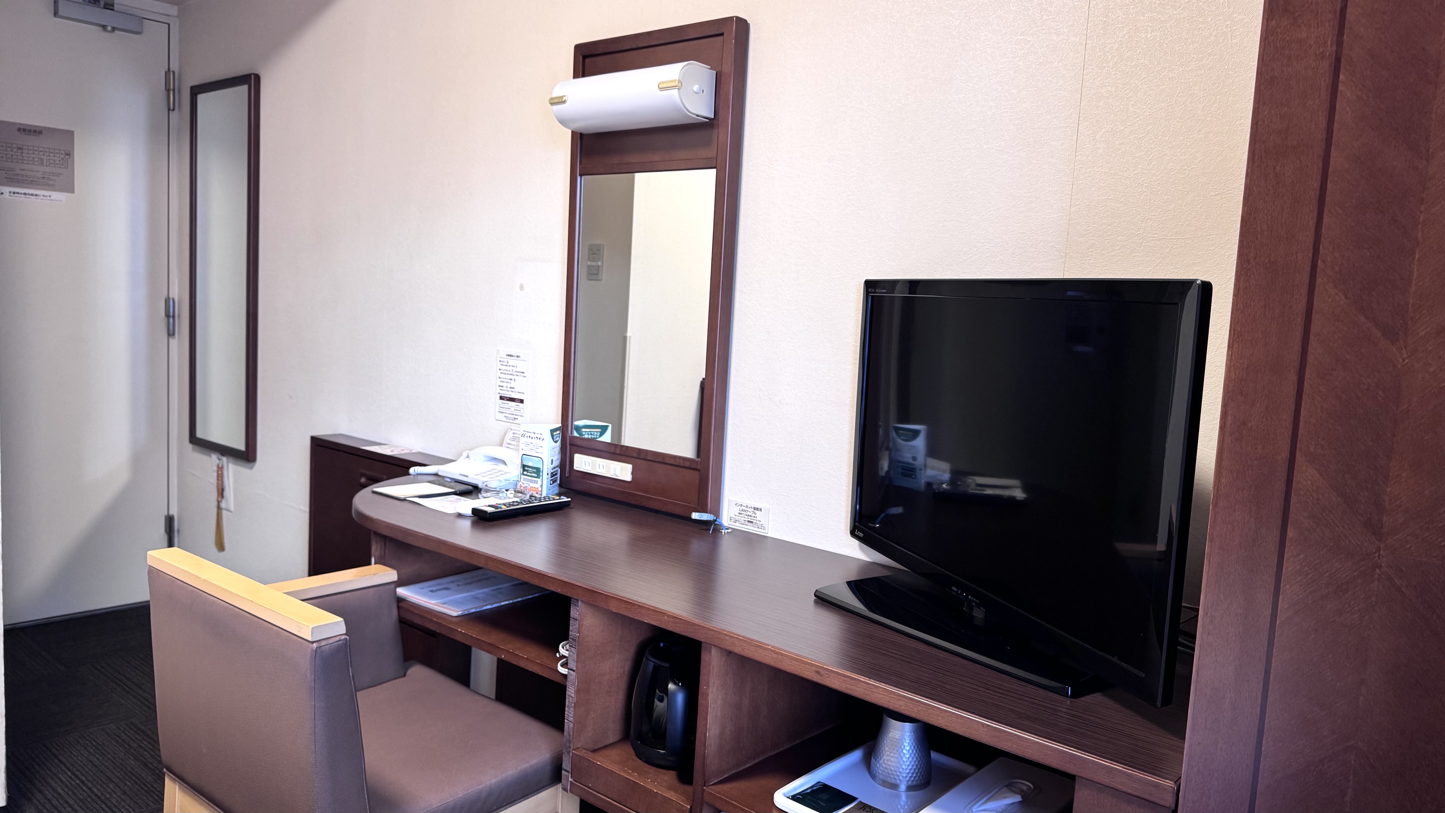 客室デスク周り