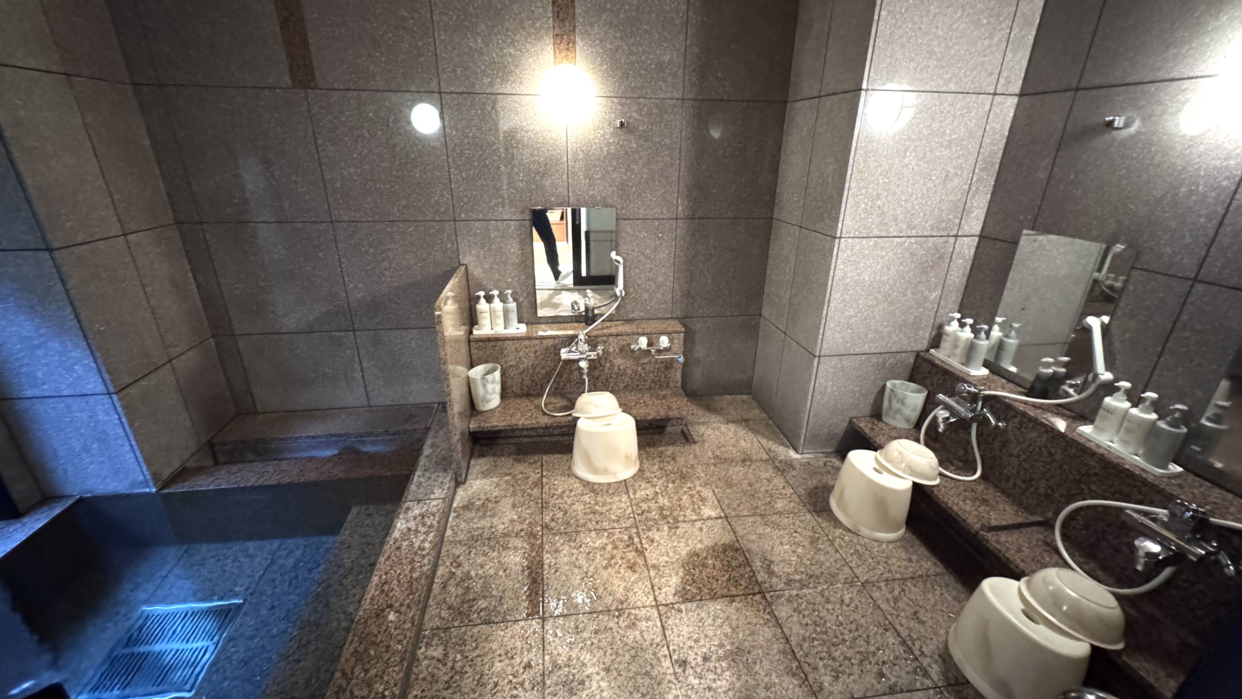 女性大浴場　洗い場