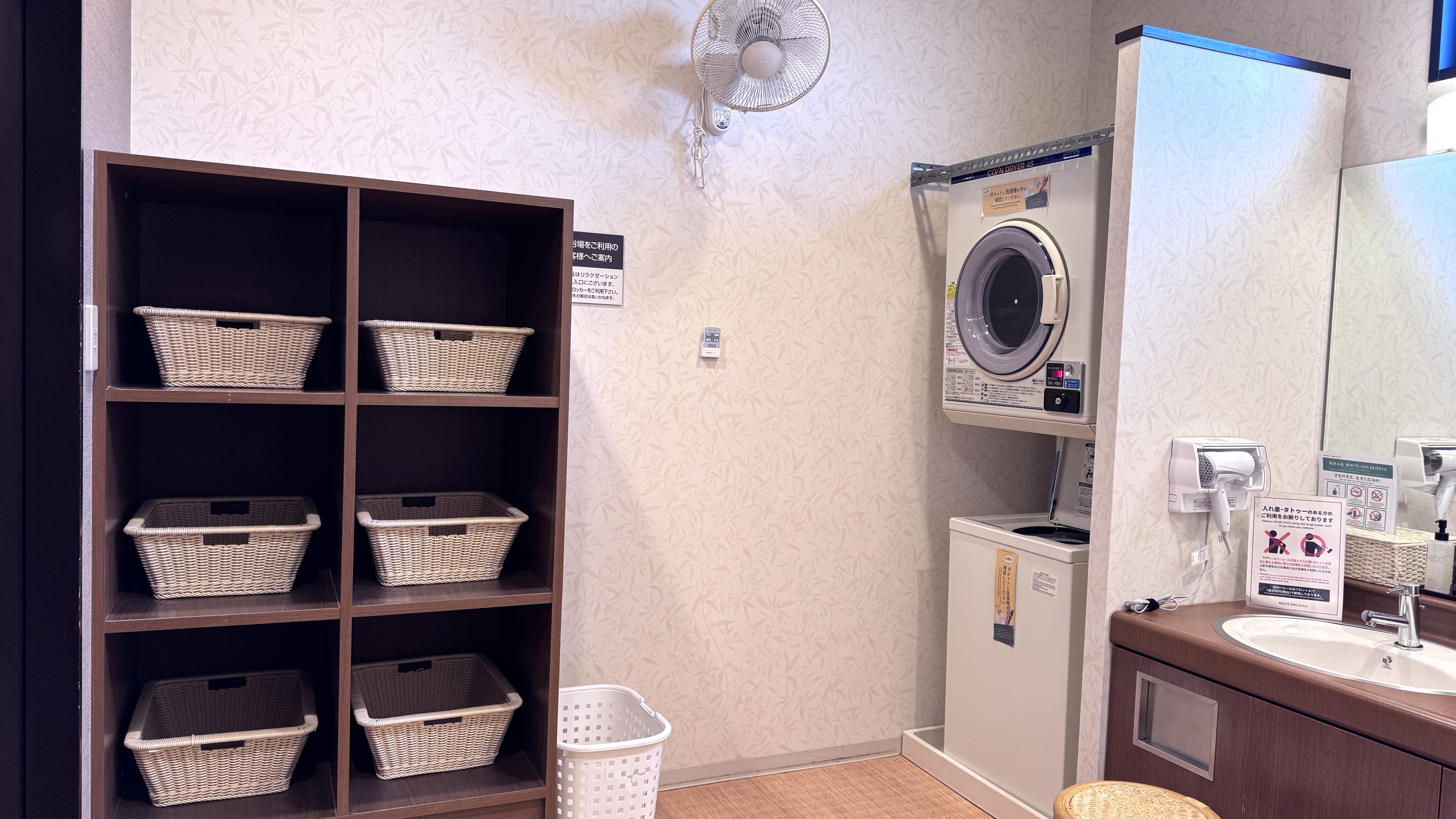 女性大浴場　脱衣場