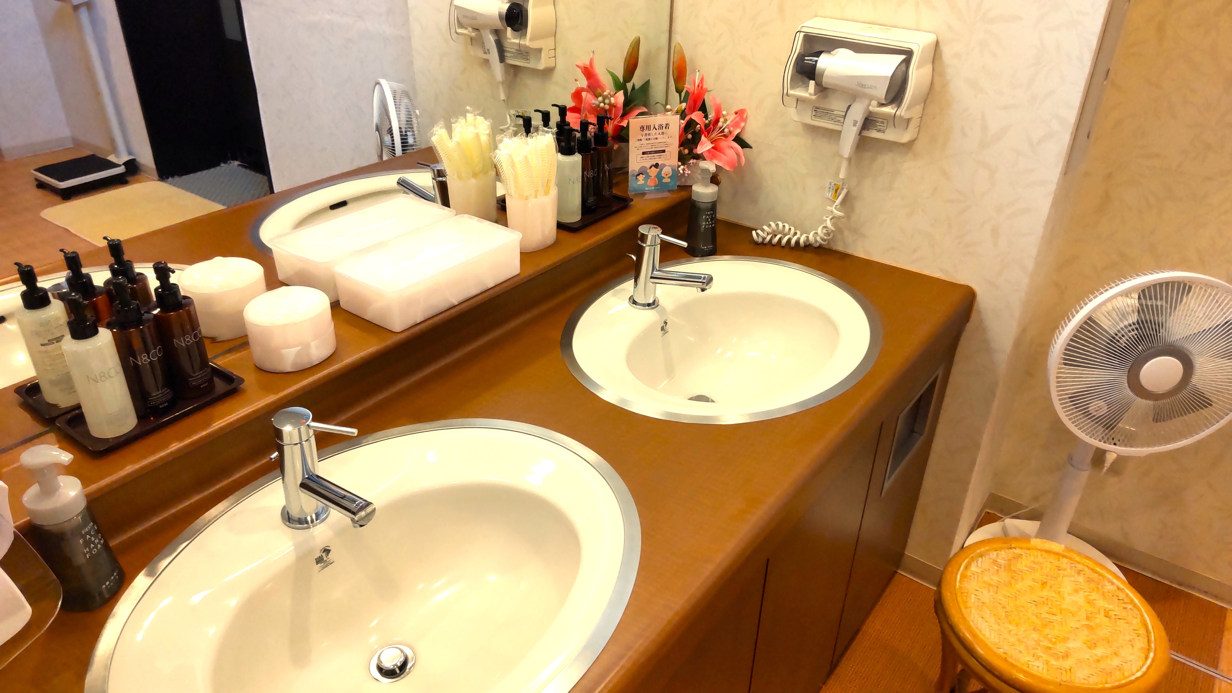 女性浴場内洗面台