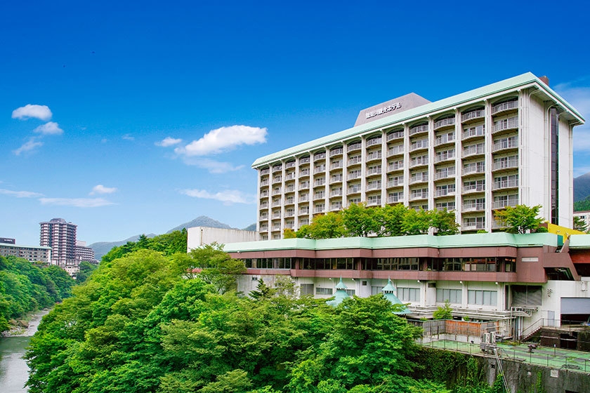 【グルメプラン】豪華海鮮焼き（活〆鮑・ホタテ・ミナミイセエビ）付1泊2食 基本バイキングプラン