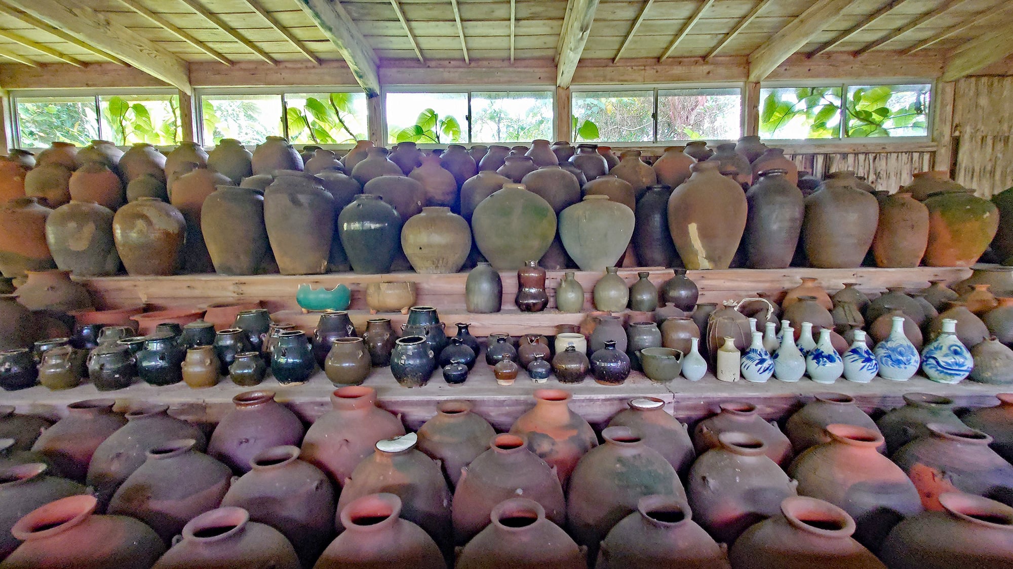 【与論民俗村】様々な用途に使われたツボもございます