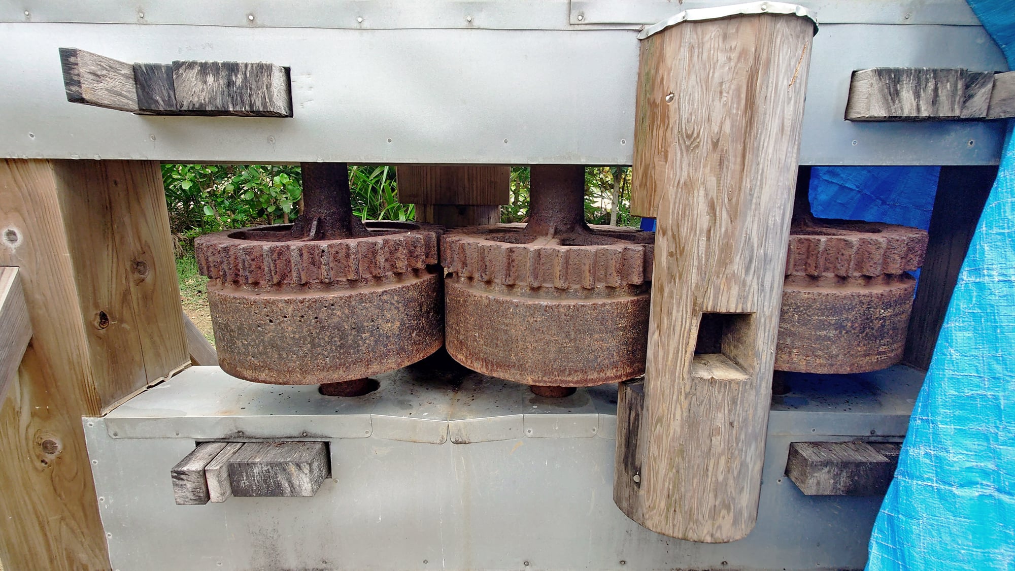 【与論民俗村】サトウキビ圧搾機です