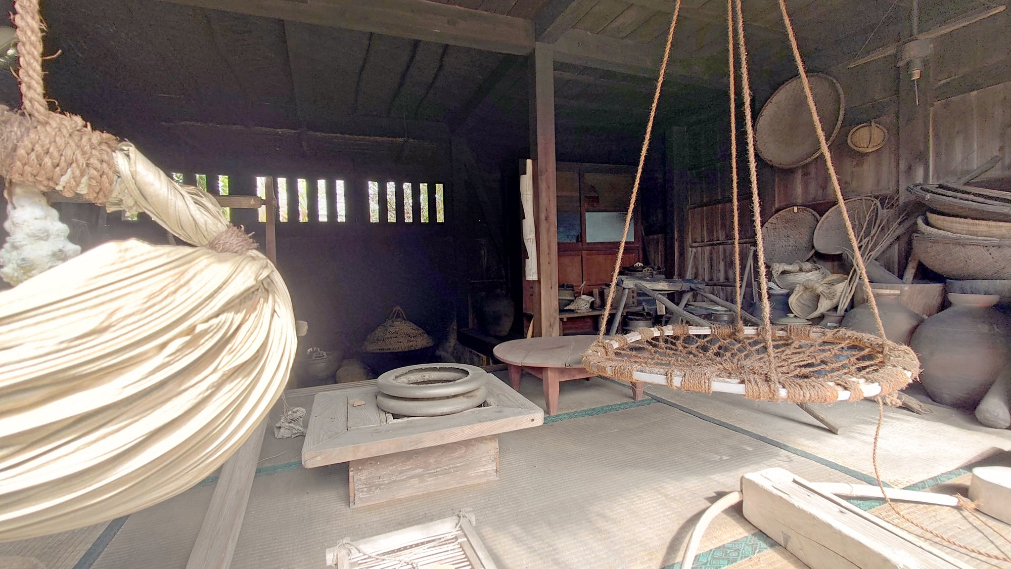 【与論民俗村】吊るして揺らす揺り籠です