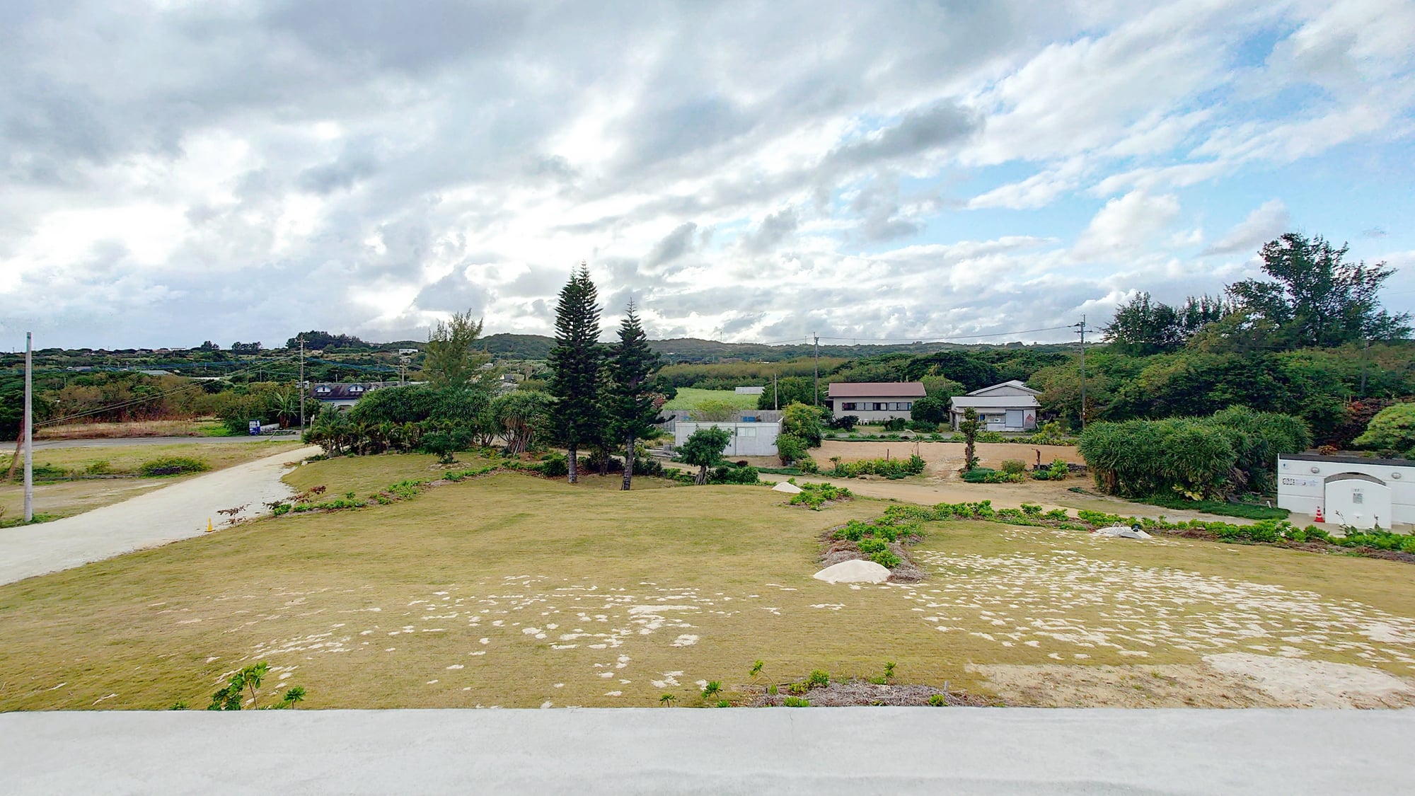 【観光スポット「Muuru（ムール）」】建物の正面の芝生で家族でピクニックもできますね