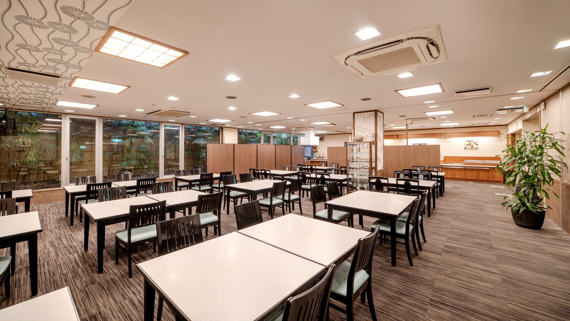 【1泊2食付】夕食は選べる♪「レストラン四季」1，800円分お食事券＋朝食ビュッフェ付きプラン