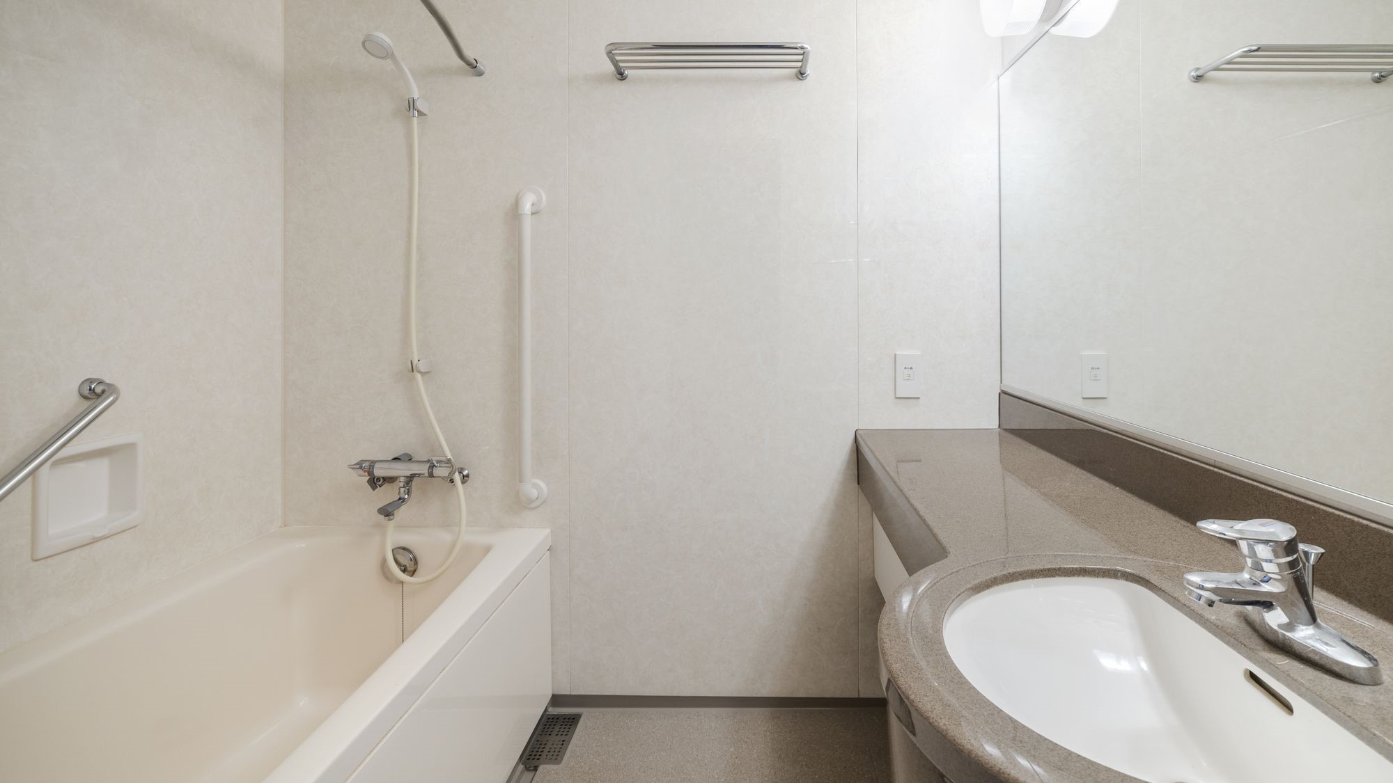 デラックスツイン（禁煙）バスルームとトイレが別のセパレートタイプ