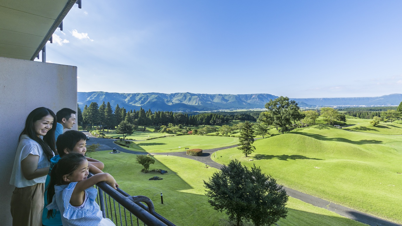 ＜客室＞バルコニーからは雄大な外輪山をお楽しみいただけます　※ツインルームA　外輪山側のみ