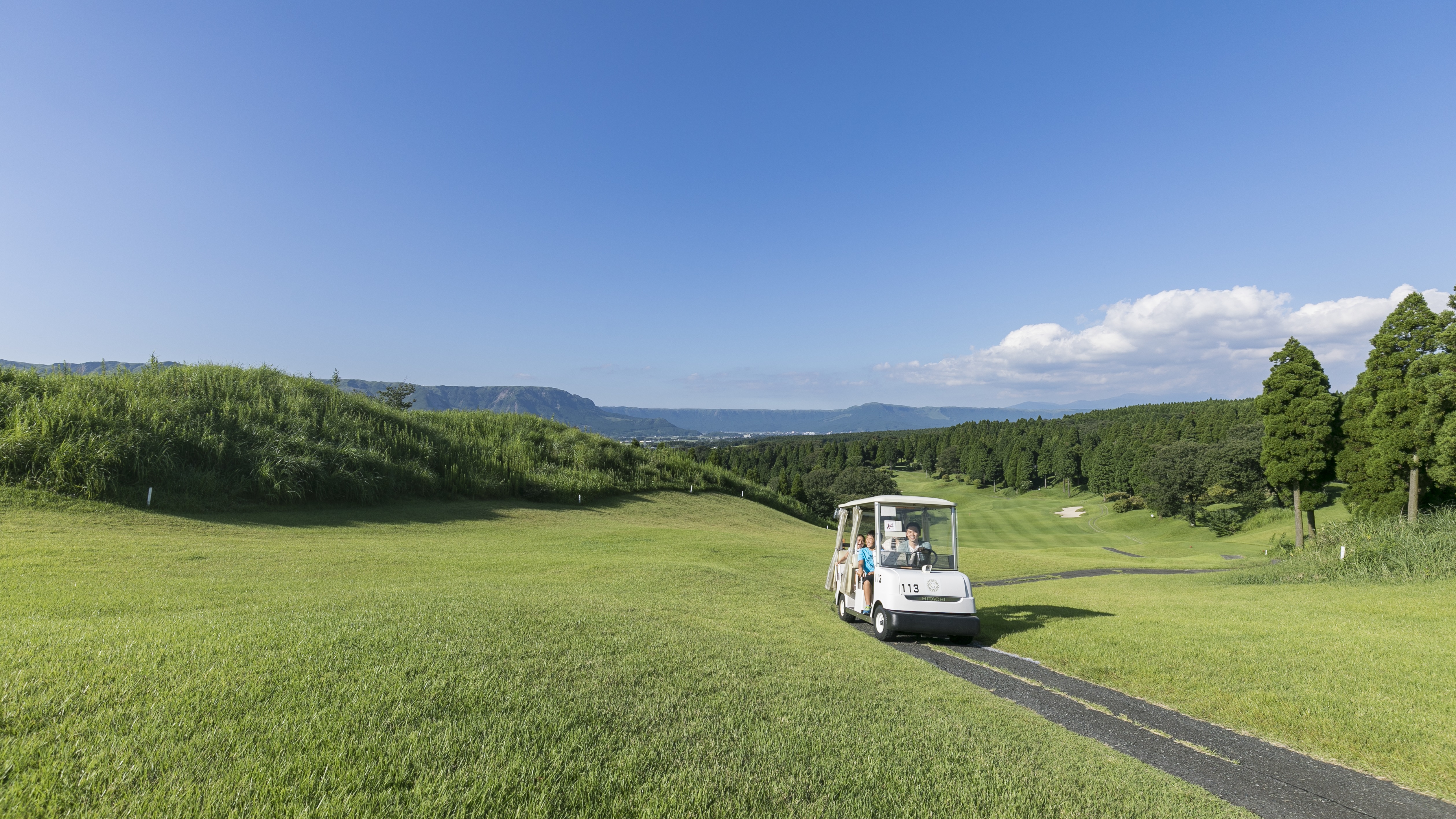 ＜ゴルフ場＞阿蘇の自然の中ゴルフもできます