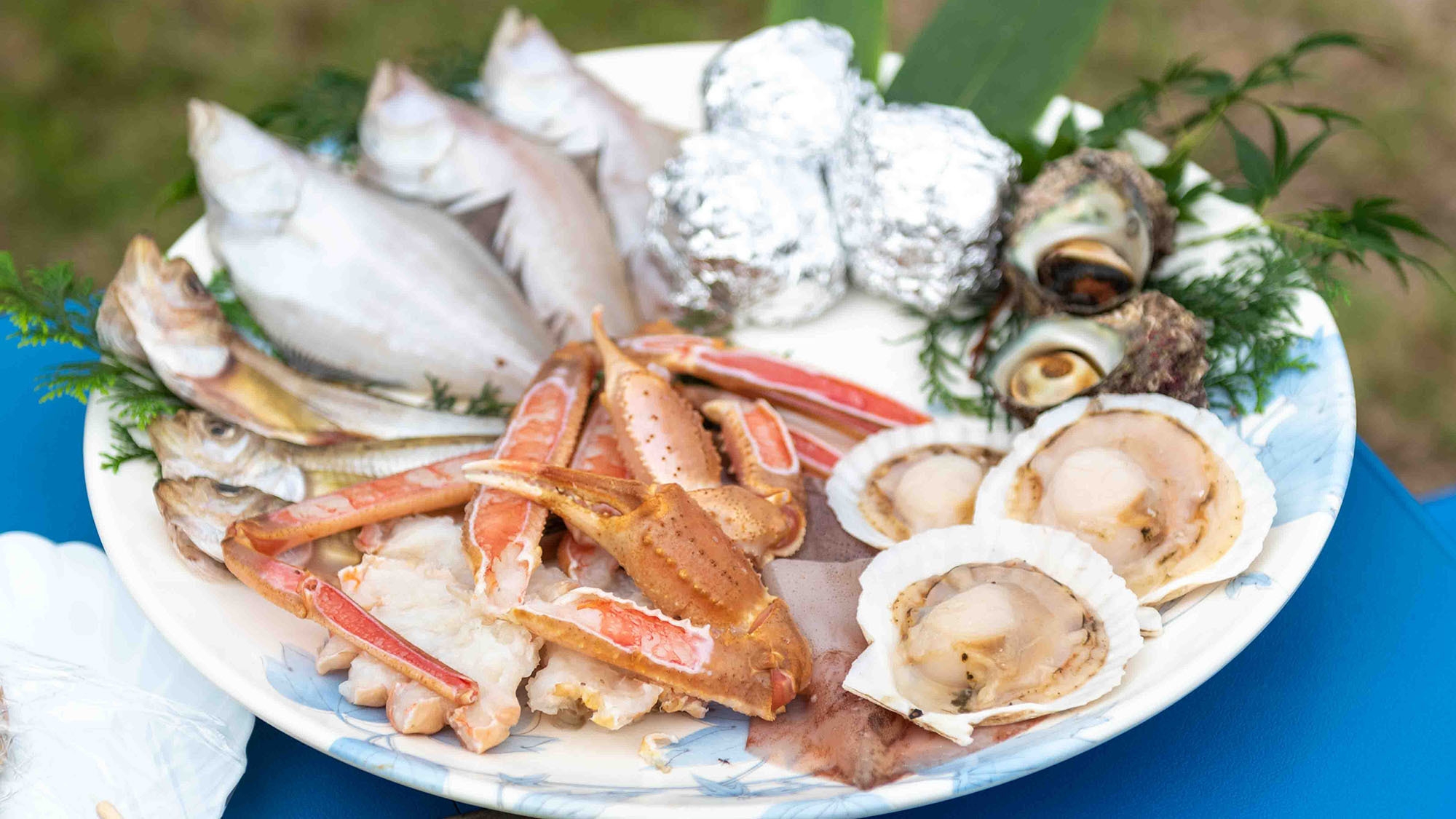 佐津海岸の夏！海水浴は10時から着替え荷物預かりＯＫ！【海鮮ＢＢＱプラン】焼きガニもお肉もたっぷり！