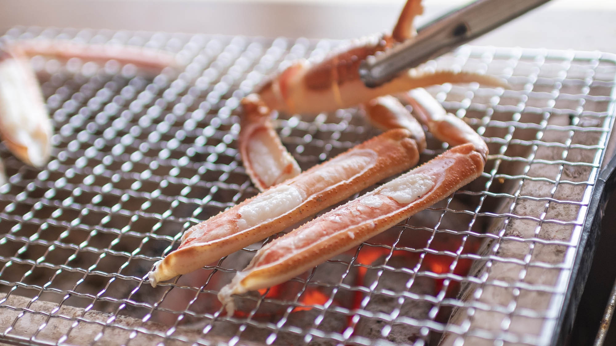 ≪　冬のかに　鍋＆炭火焼きプラン　≫　大将手作り囲炉裏で炭火を楽しむ。女将考案カニスティックも美味♪