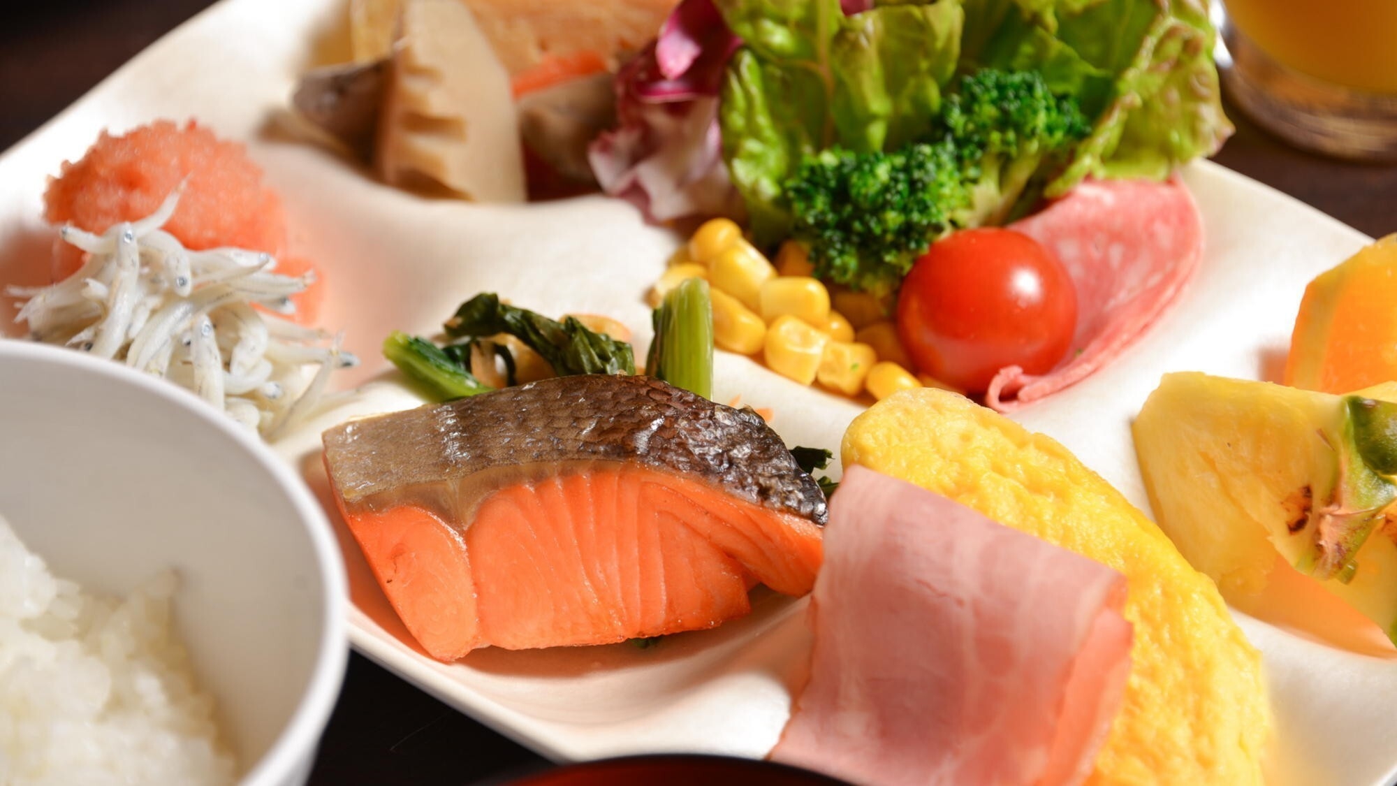 【10％OFF】【楽天スーパーSALE】＜朝食付き＞約50種類の和洋ビュッフェ＆ワイドデスク完備