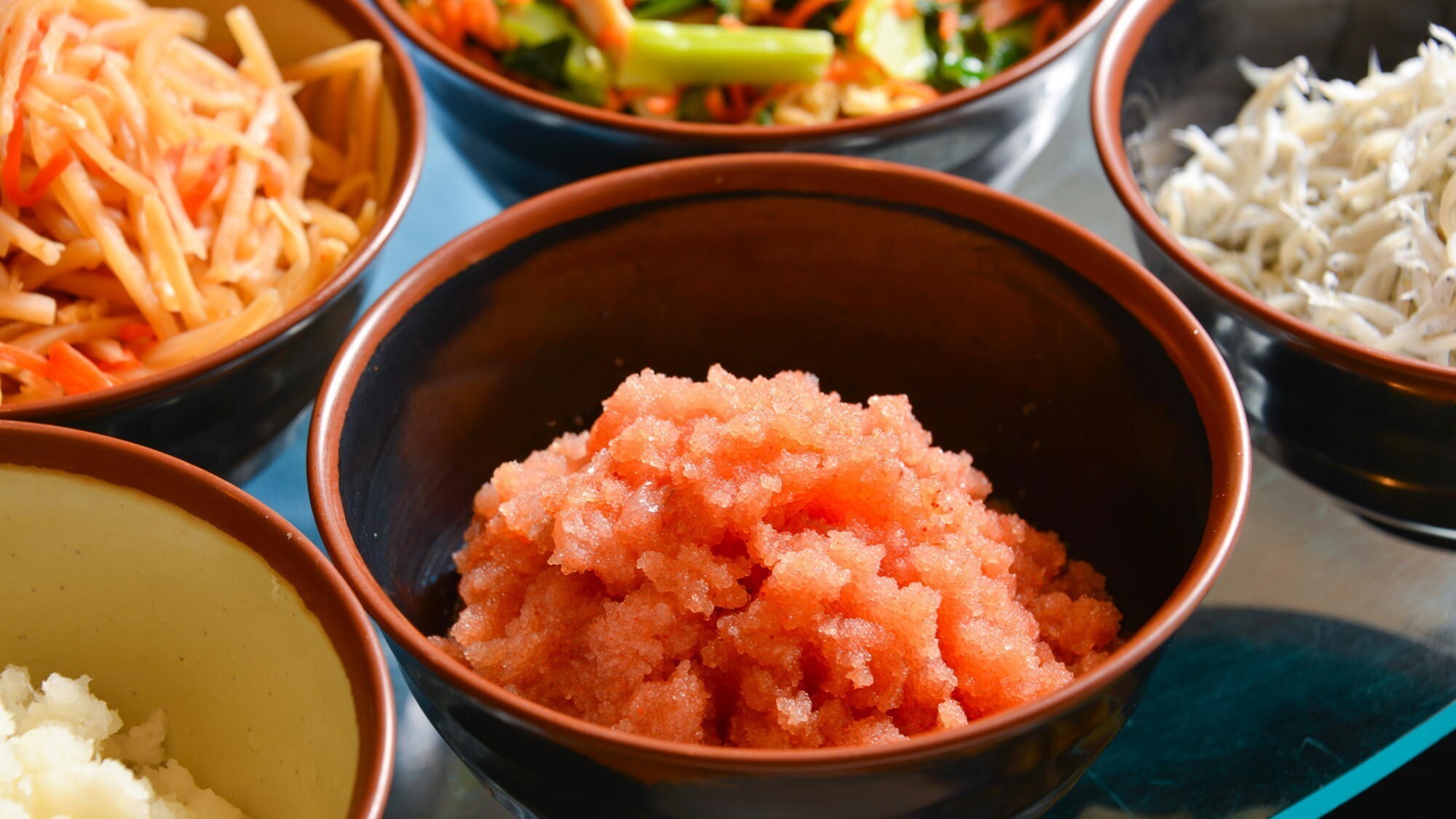 ◆朝食ビュッフェ｜ご飯にのせる、朝の小さなお楽しみ。※一例