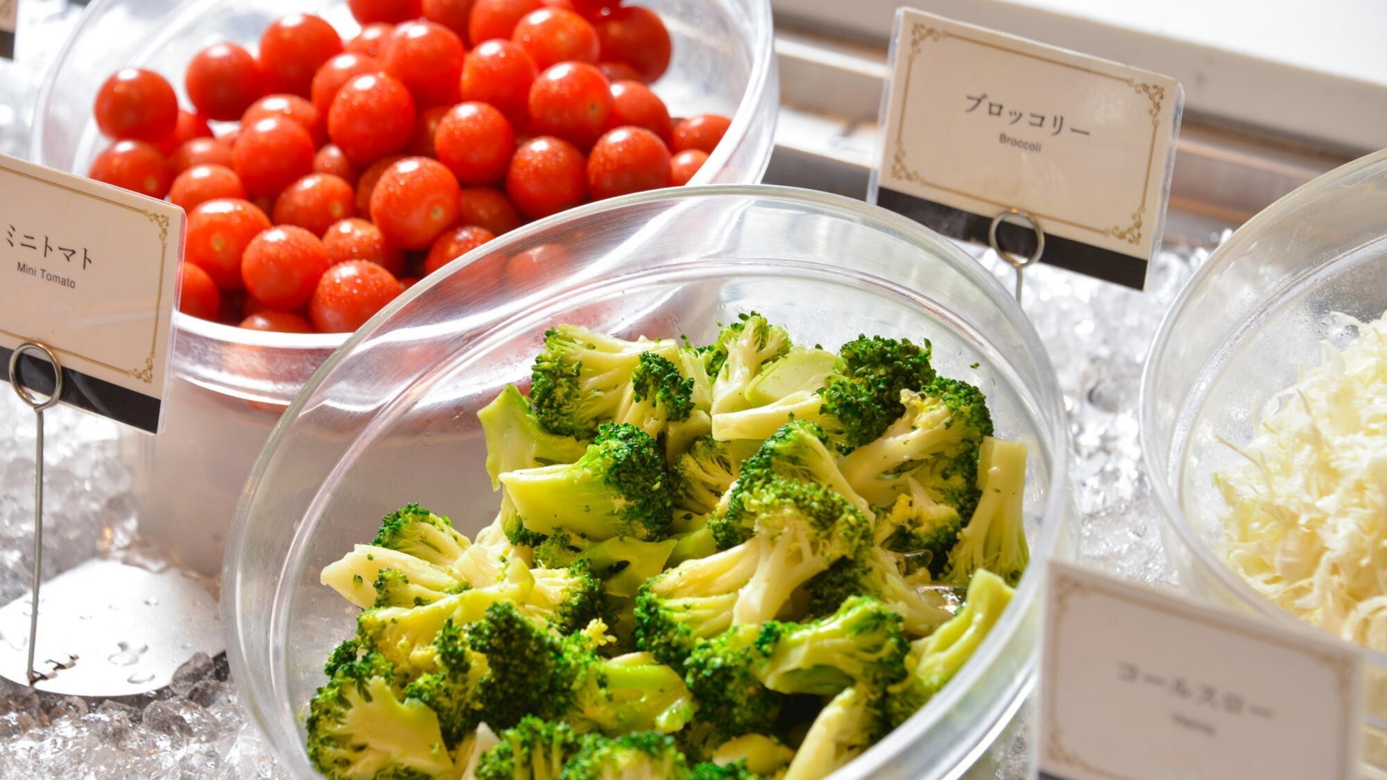 ◆朝食ビュッフェ｜ヘルシーに、朝食はサラダからスタート。※一例