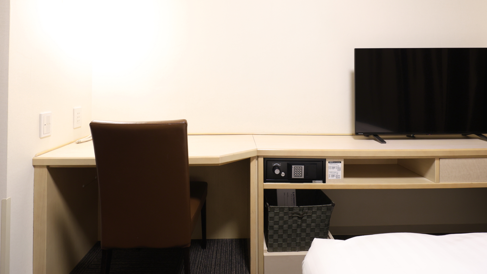 お部屋のテーブル
