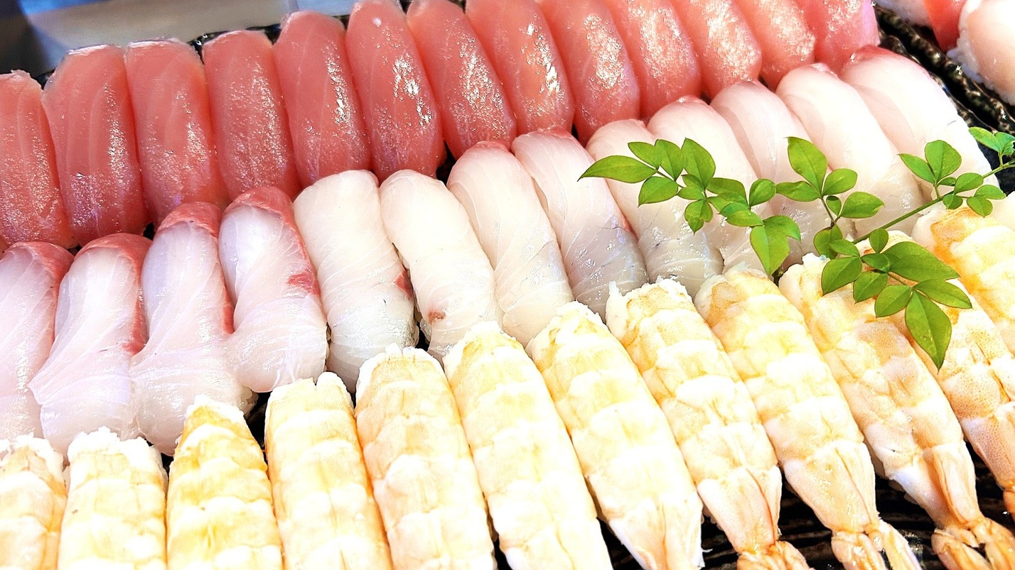 【1泊2食付き】人気の月替わり夜ご飯バイキング◇牛鉄板焼◇お寿司◇県産鶏グリル◇ケーキ各種◇