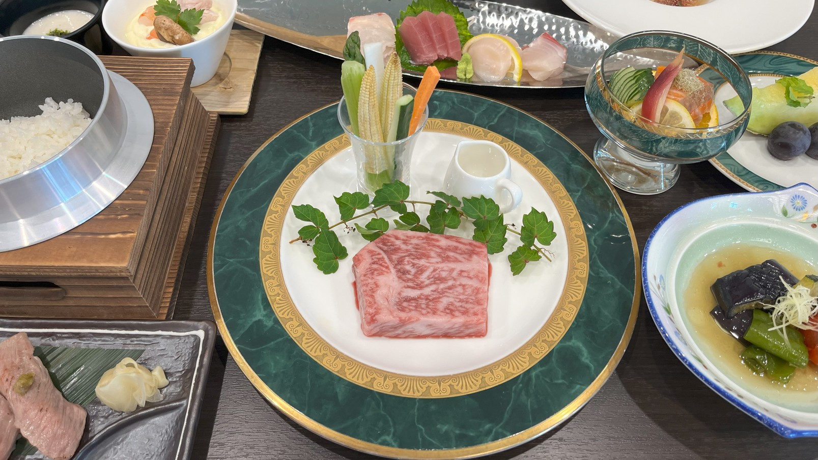 【1泊2食付き】◇『宮崎牛』づくし◇陶板焼き・牛炙り寿司◇日向灘オーシャンビュー◇天然温泉露天風呂◇