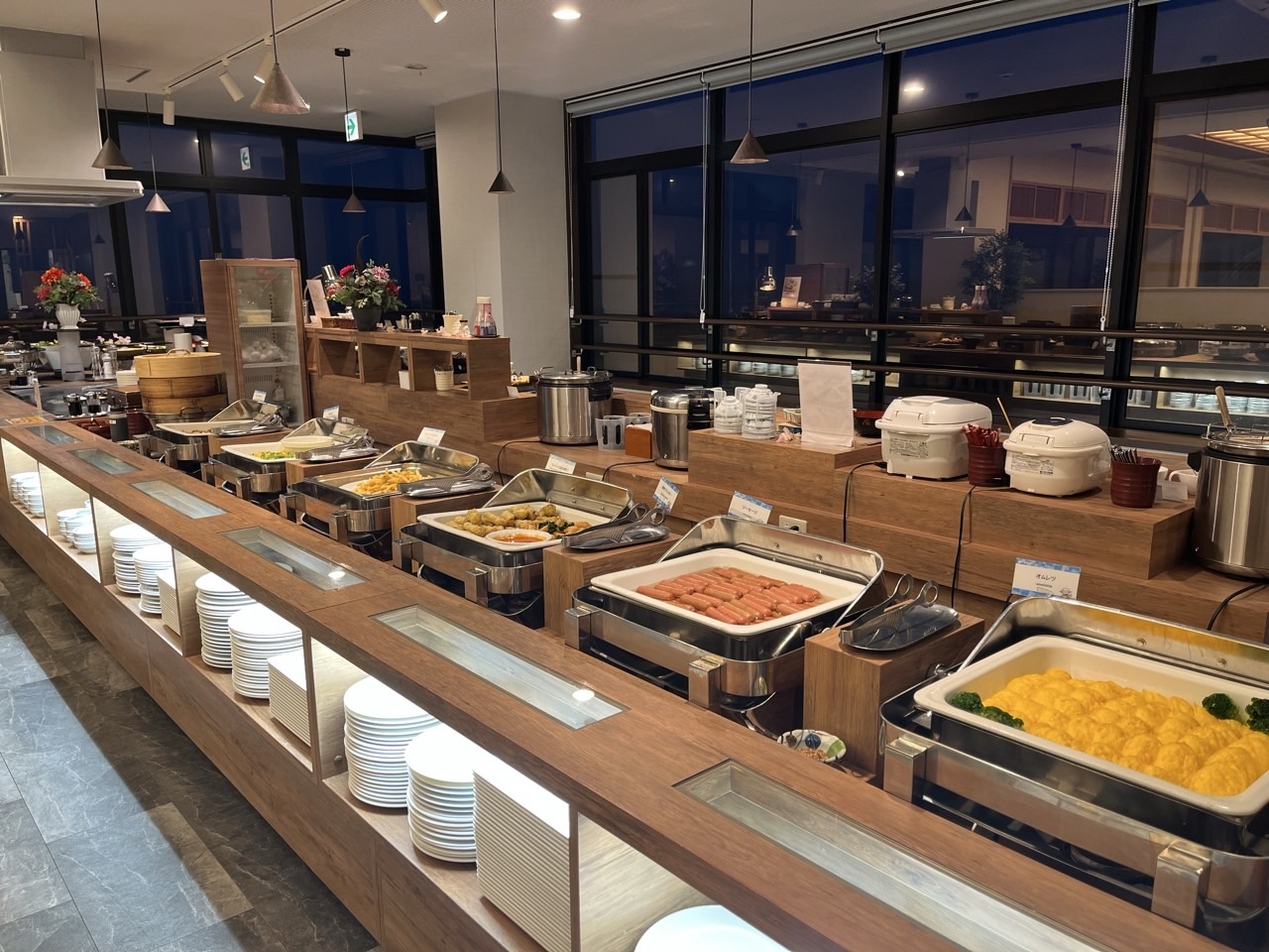 【 朝食バイキング 】 6：45 ～ 9：00 (  繫忙時 ～ 10：00 )