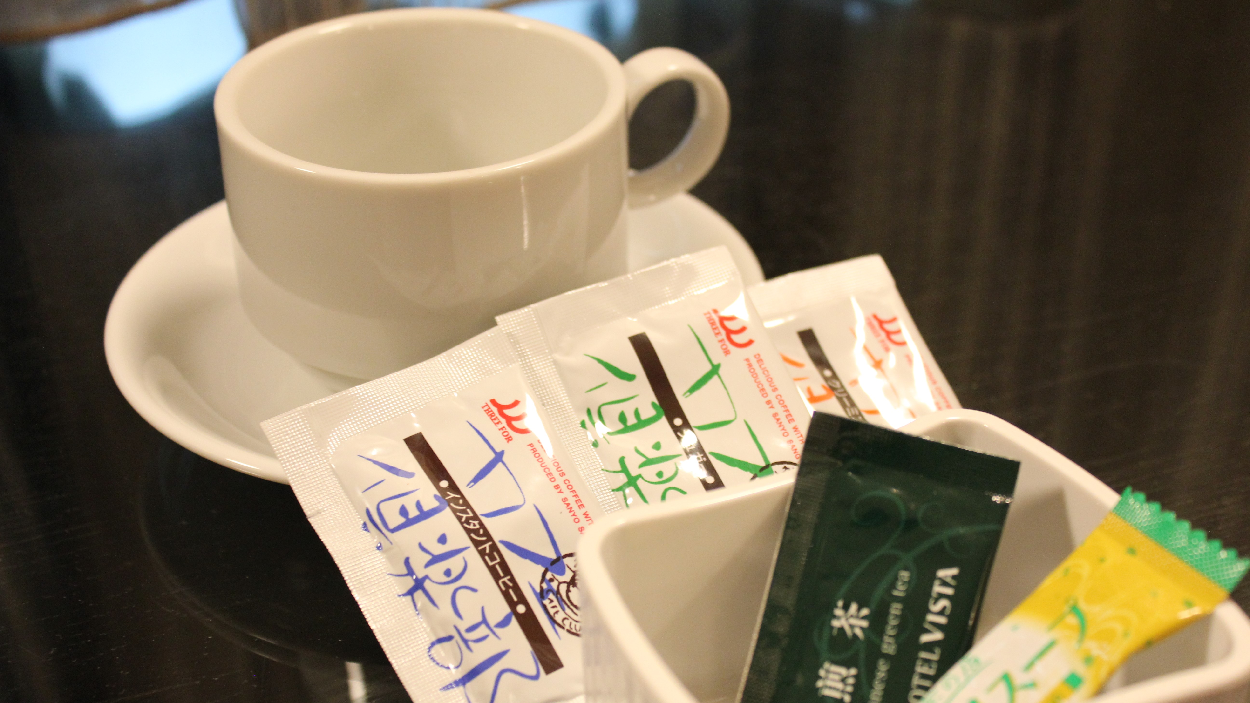 客室アメニティ：コーヒー、緑茶、コンソメスープ（無料）