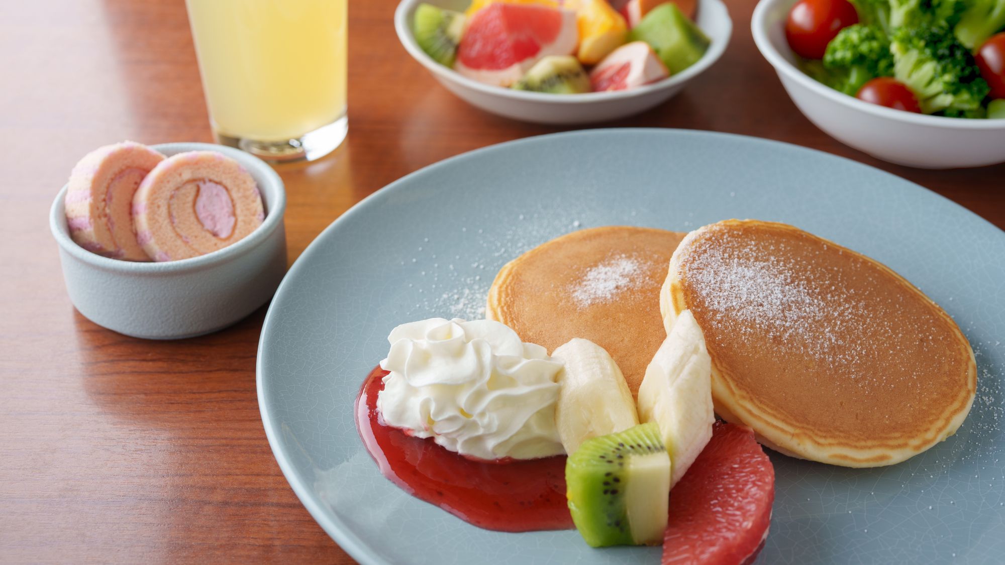 パンの個性が際立つ朝食プレート