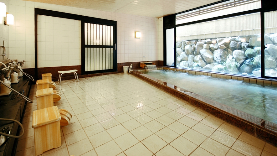 【大浴場／桜の湯】武雄温泉は美人の湯として大変好評です。ジェットバスで旅の疲れを癒します。