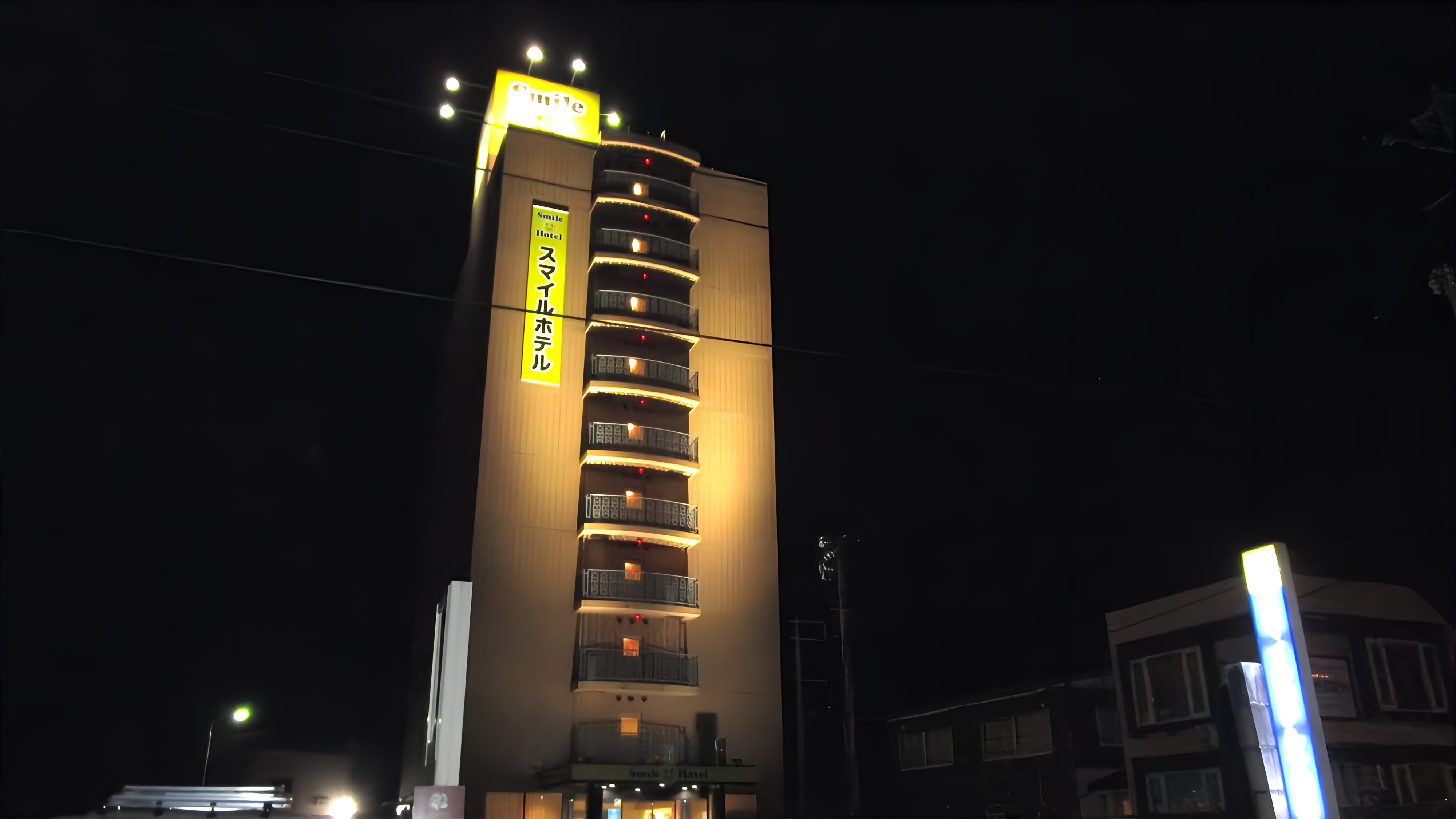 ホテル外観(夜)